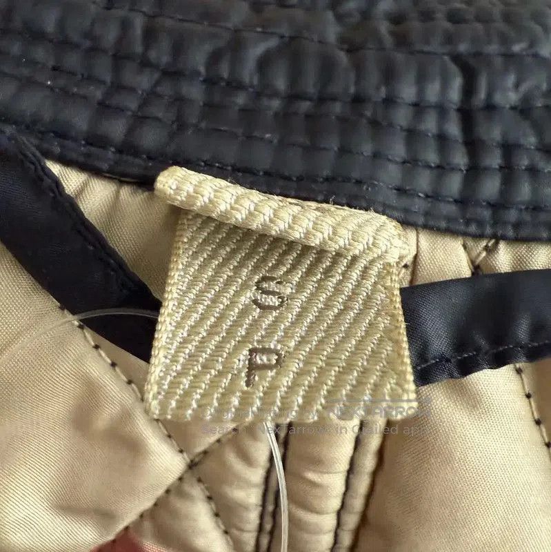 Burberry Burberry Women's Navy Cotton Padded Jacket. Size S / US 4 / IT 40 - 4 Thumbnail