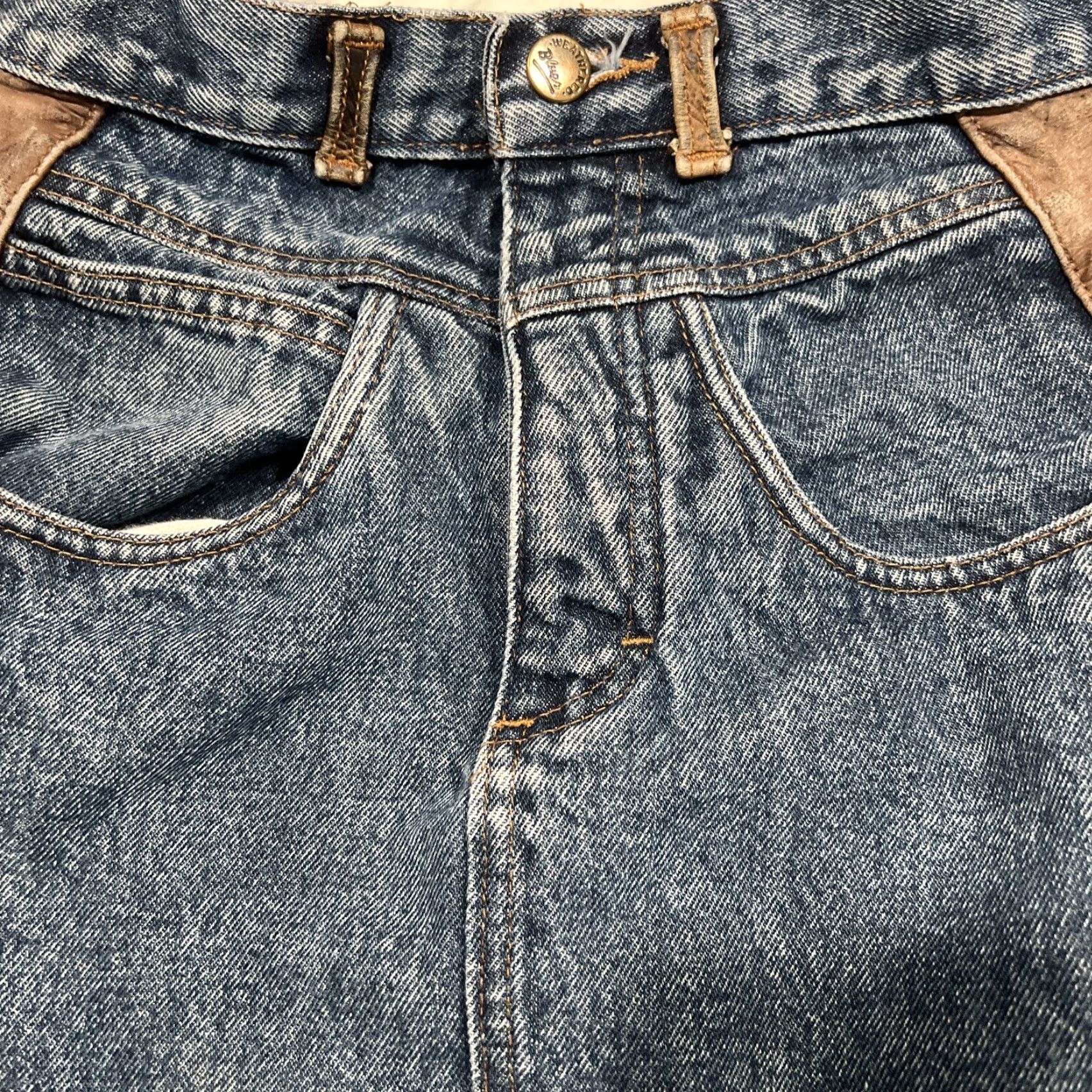 Vintage VINTAGE Weathered Blues Denim Western Skirt Size 6 Leather Accents Bare Back A-Line Women Short Cowboy" Size 28" / US 6 / IT 42 - 4 Thumbnail