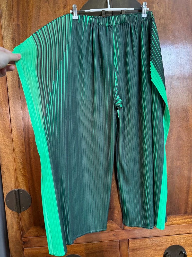 Issey Miyake Issey Miyake size:1 Green pleated kelp pants Size 22" - 8 Thumbnail