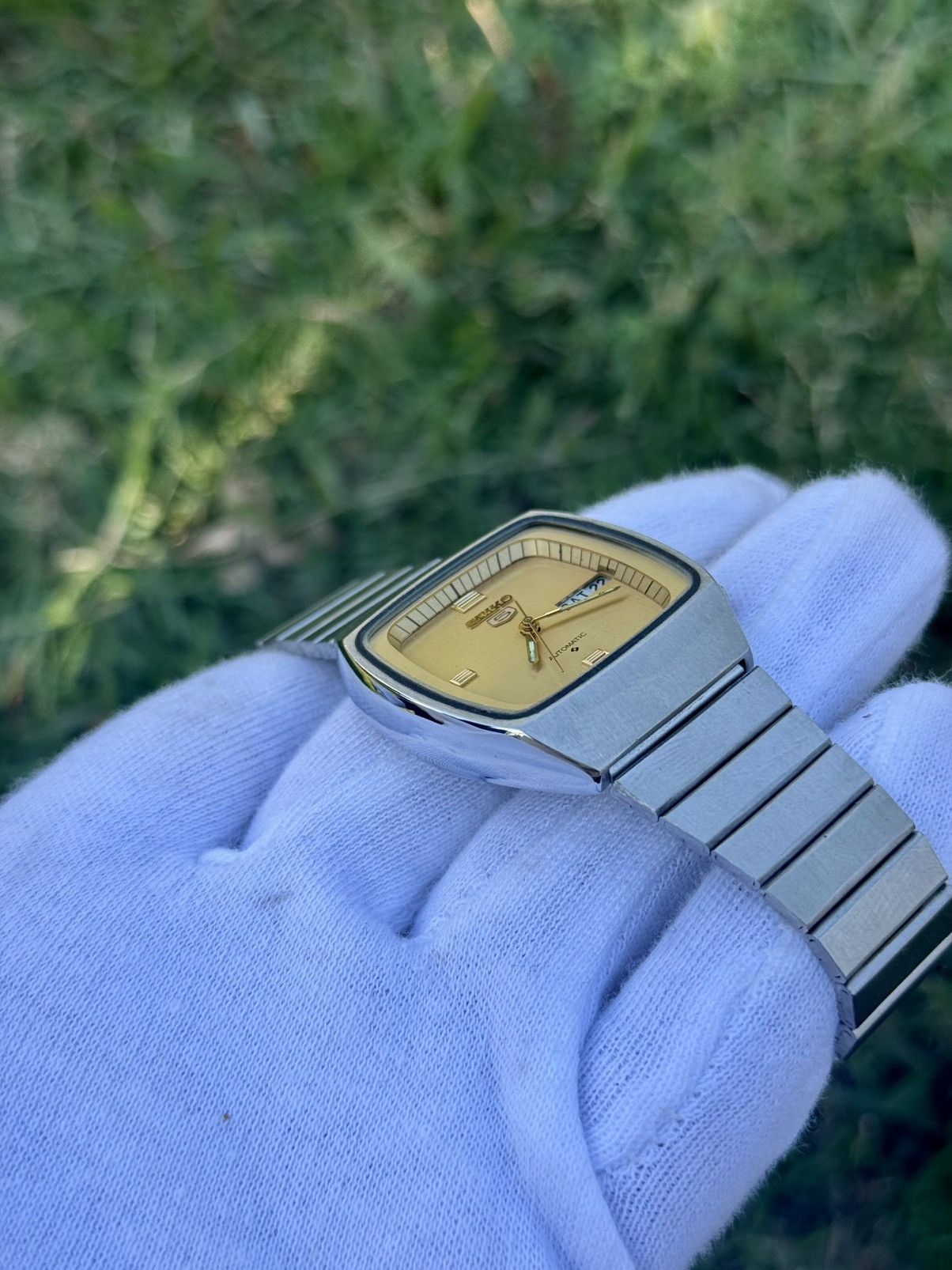 Seiko Vintage Seiko 5 Automatic japan Watch: golden Dial, TV Case Size 36 - 12 Thumbnail