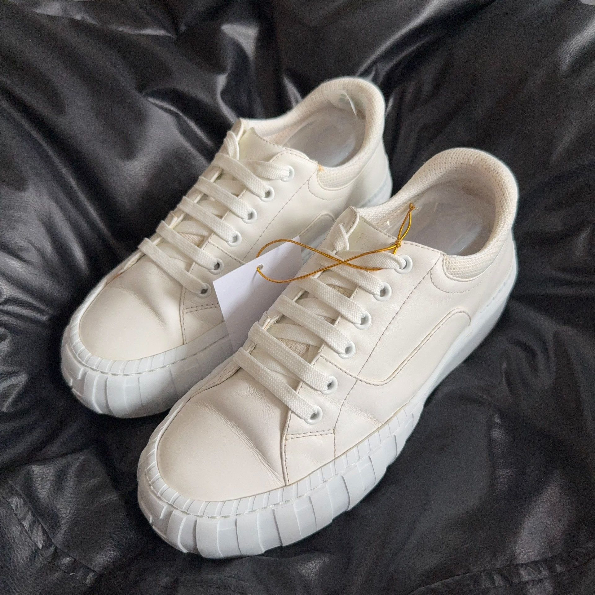 Fendi Fendi White Lowtop Sneakers 38 Women Size US 7.5 / IT 37.5 - 1 Thumbnail