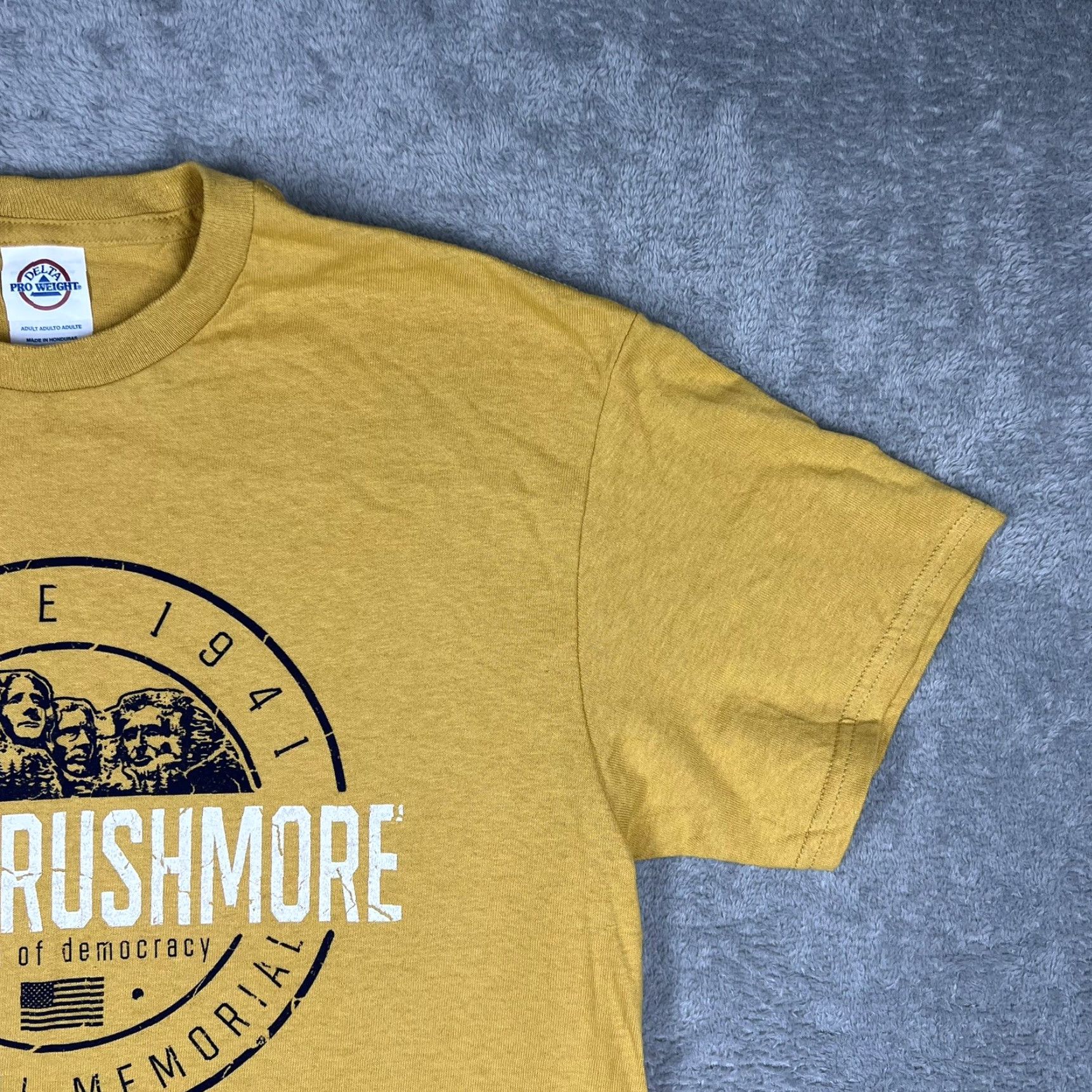 Delta Delta T-Shirt Mount Rushmore National Memorial Mustard Yellow Logo Graphic Print Crew Neck Short Sleeve Men M Yellow USA Shirt Size US M / EU 48-50 / 2 - 2 Thumbnail