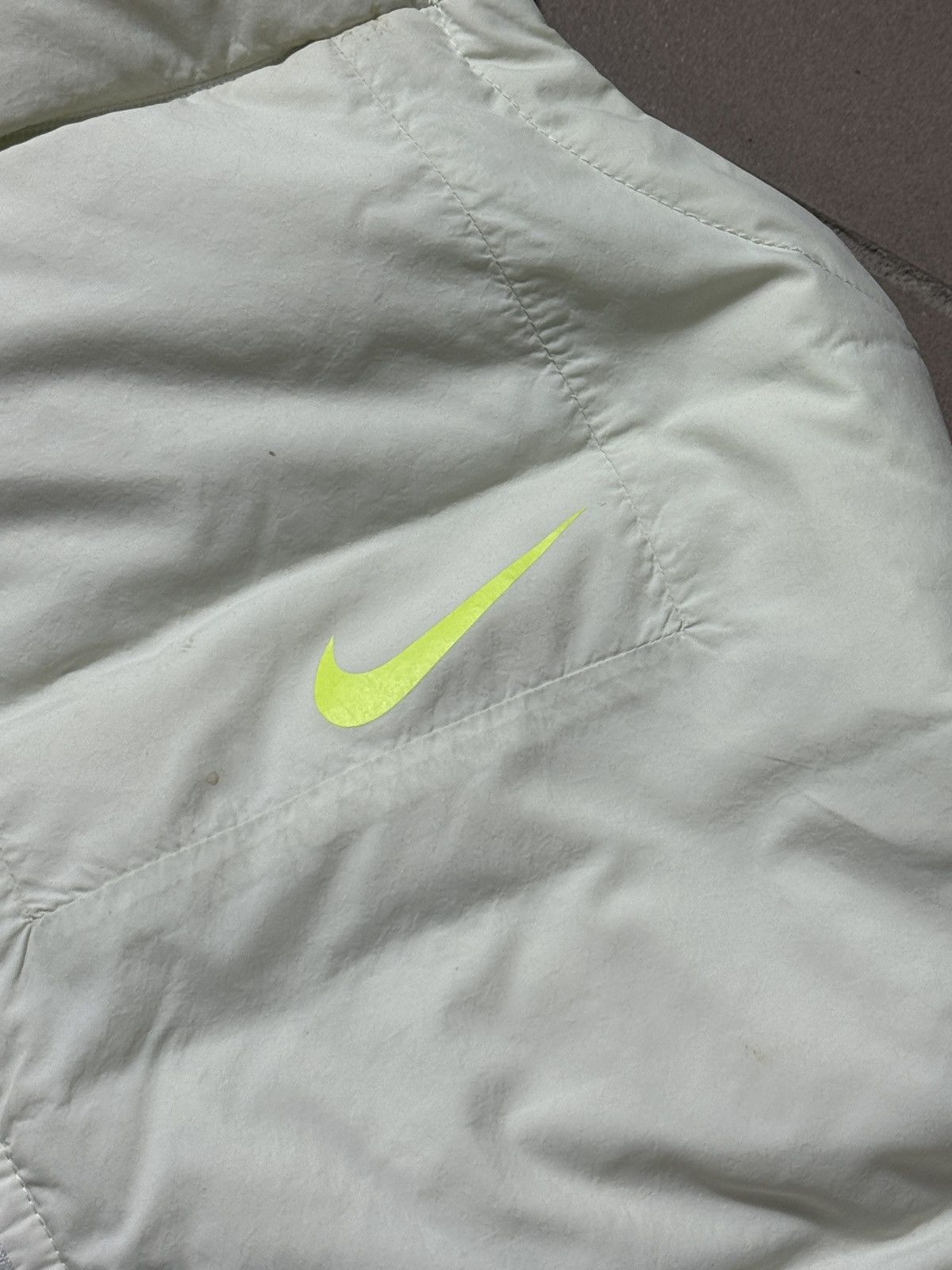 Nike VINTAGE NIKE 2000s WHITE DOWN PUFFER VEST Size XS / US 0-2 / IT 36-38 - 4 Thumbnail