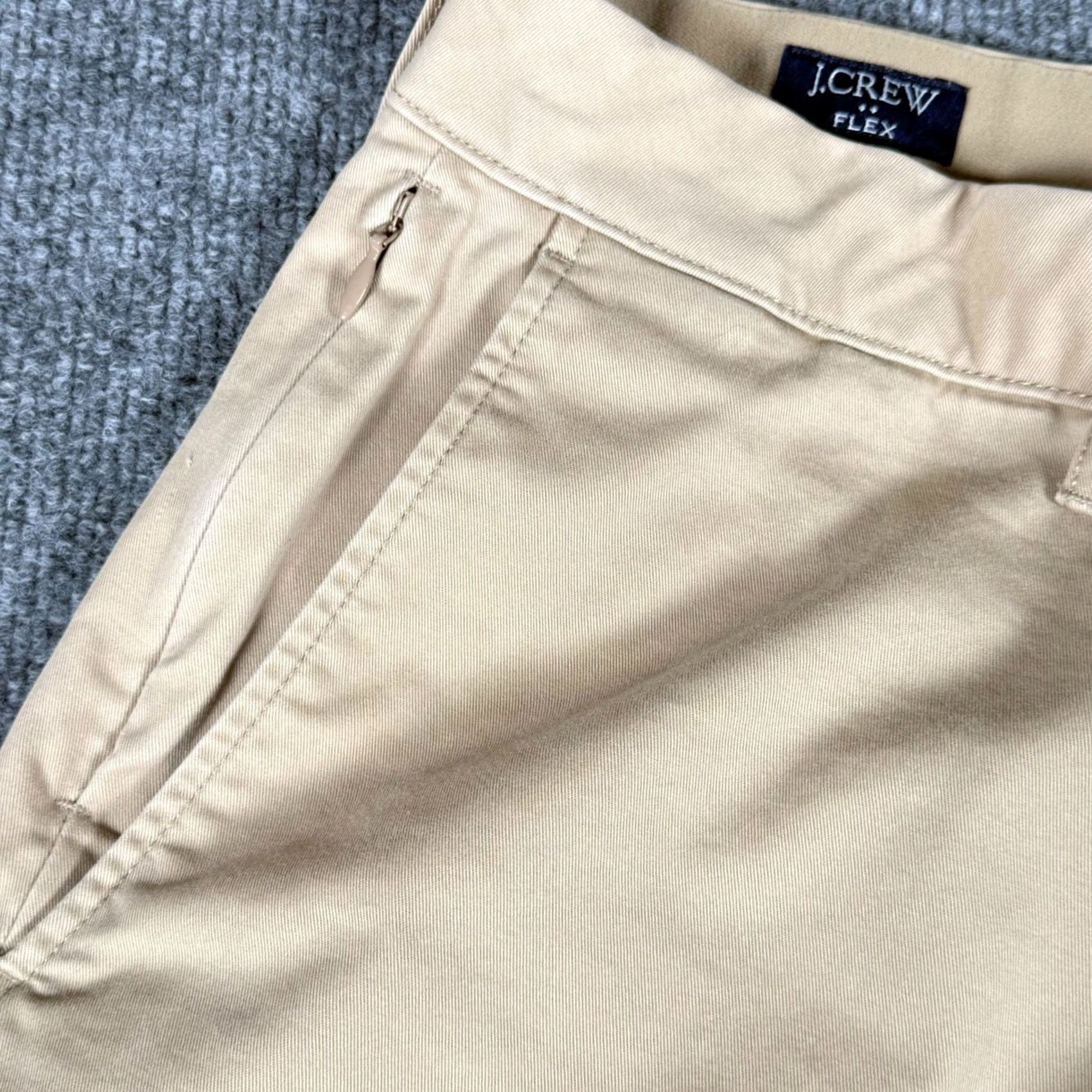 J.Crew J.CREW Flex Slim Chino Pants Casual Khaki Beige 30x30 Men’s Slim Fit Workwear Pockets Stretch Flat Front Tapered Front Zipper Logo 2020s Size US 28 / EU 44 - 4 Thumbnail