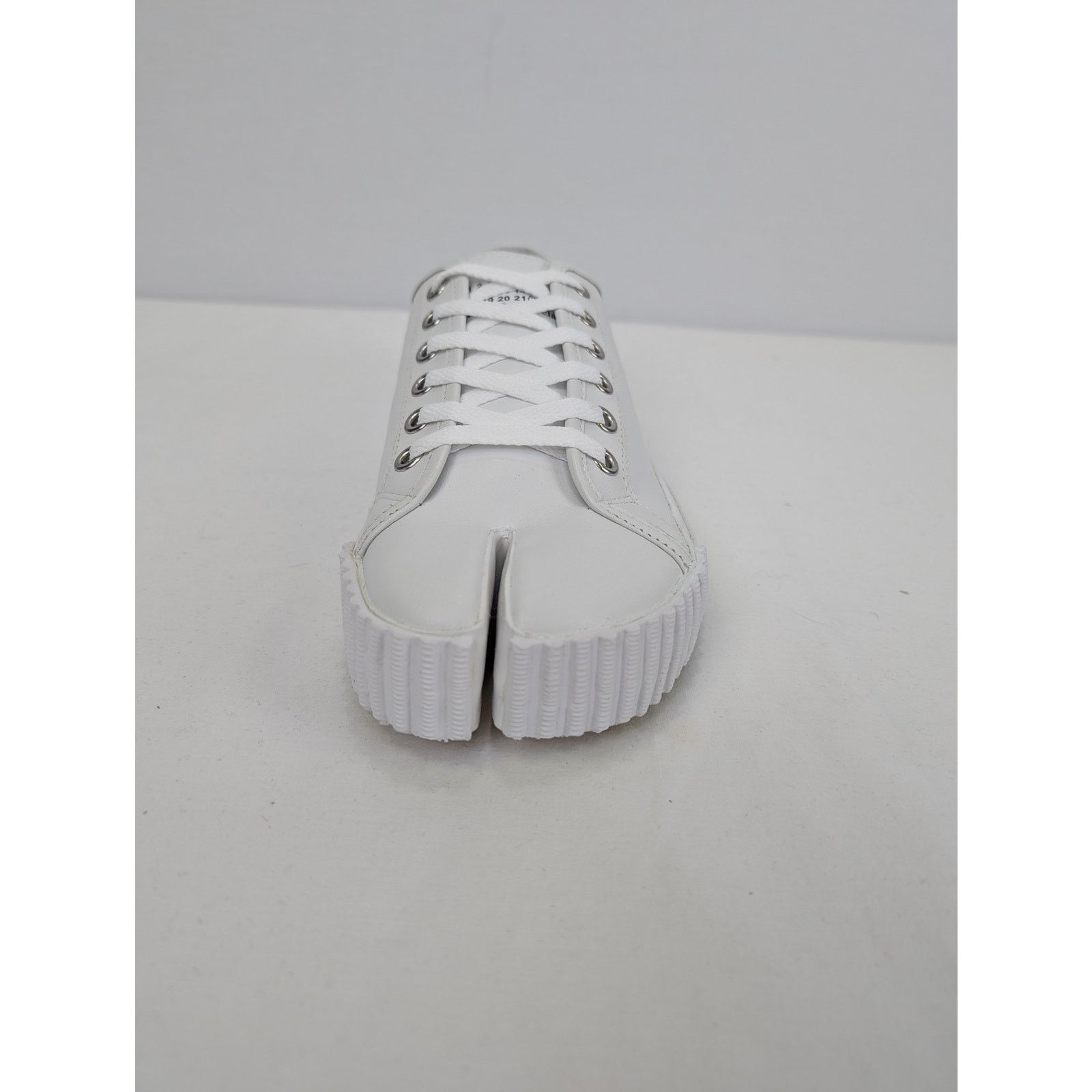 Maison Margiela o1rshd1 Tabi Low Top Sneakers in White Size US 8.5 / EU 41-42 - 14 Thumbnail