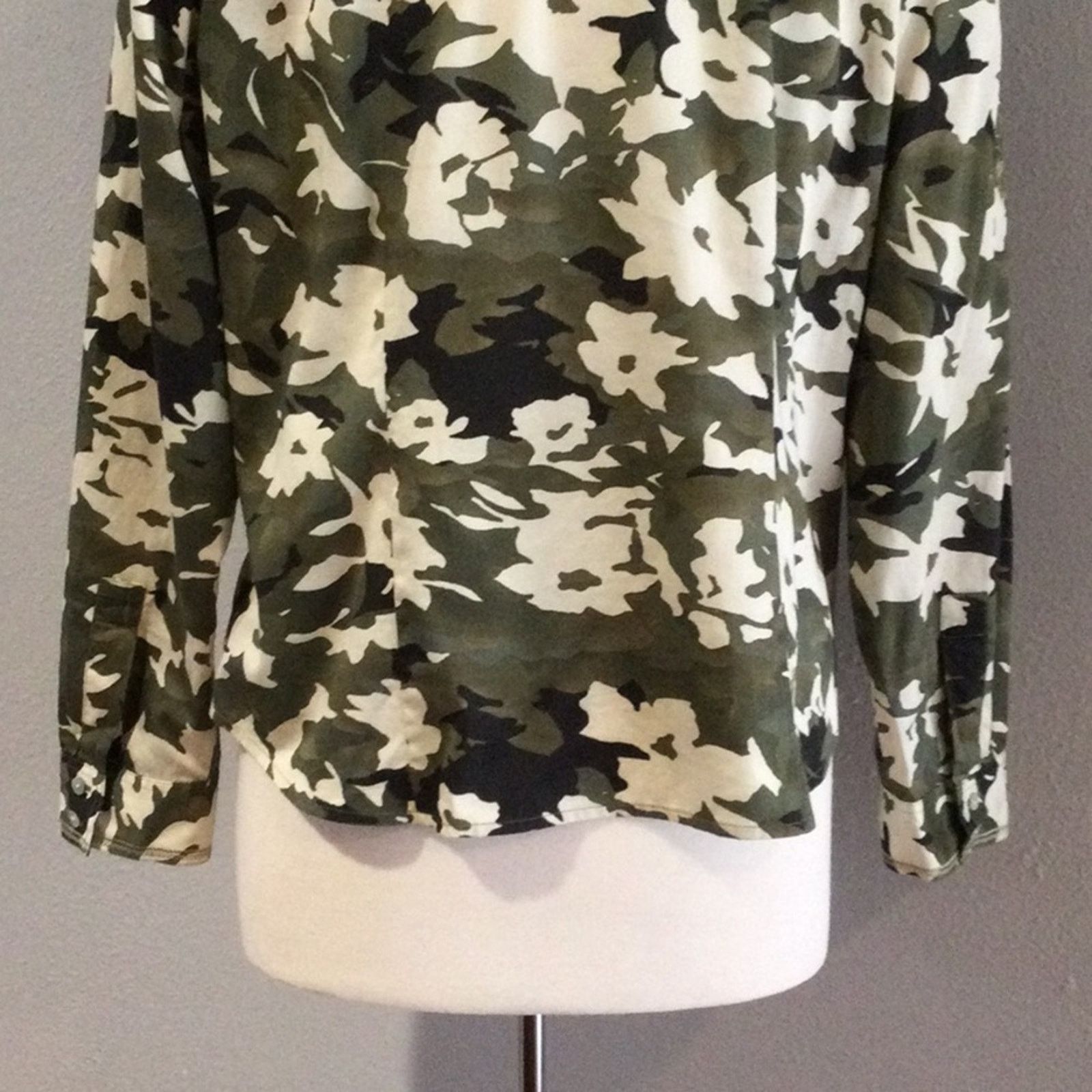 Chicos Chico's Camouflage Embroidered L/S Button Front Shirt 2/L/12 Size L / US 10 / IT 46 - 11 Thumbnail