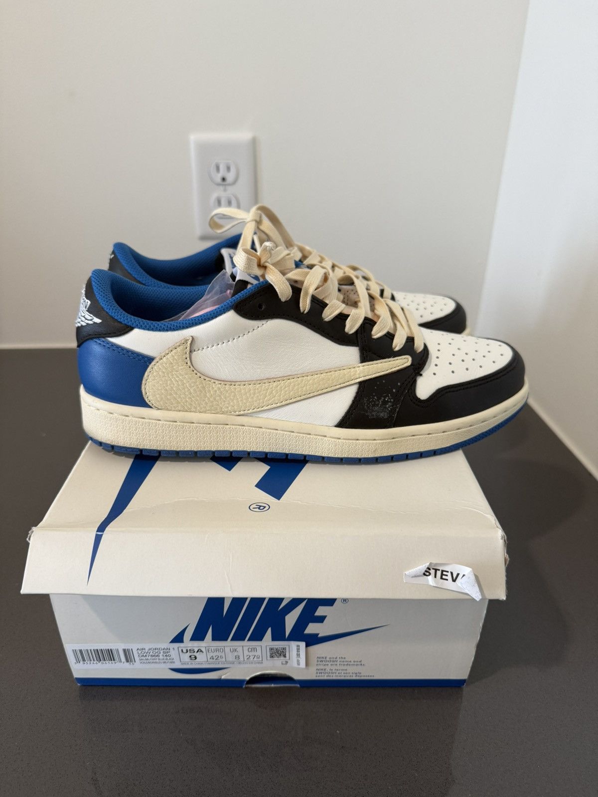 Fragment Design × Jordan Brand × Travis Scott Nike Air Jordan 1 Low OG SP Fragment Design x Travis Scott Size US 9 / EU 42 - 4 Thumbnail