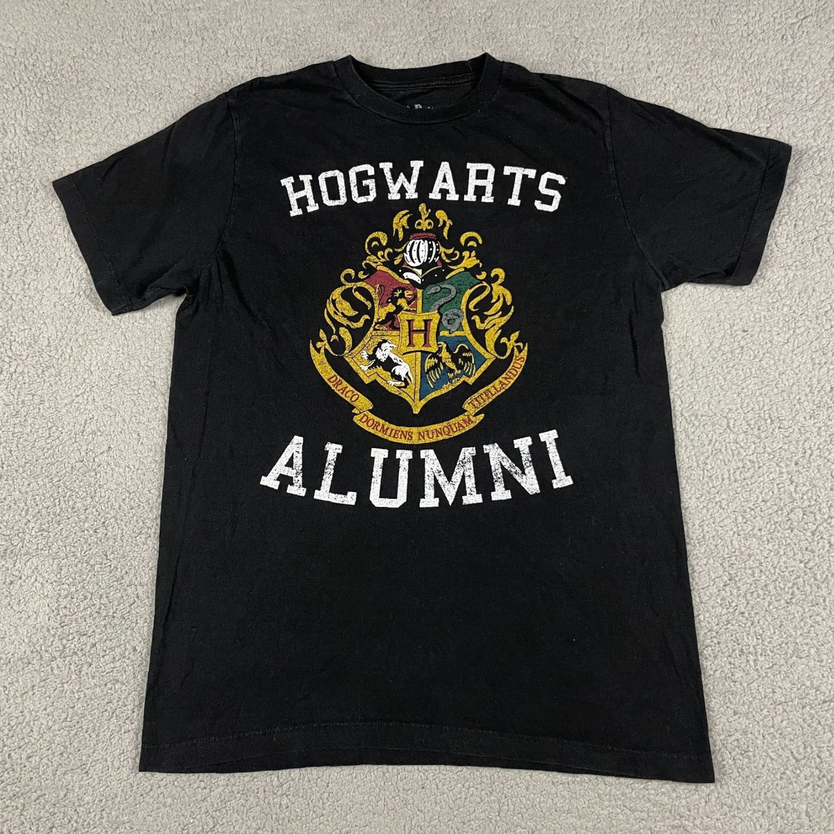 Vintage Hogwarts Potter Harry Potter Tshirt Adult Large Gray Crew Neck Shirt Mens Football Logo Alumni Team Crest Confert Hogwarts Alumni Shirt Gray Size US L / EU 52-54 / 3 - 2 Thumbnail