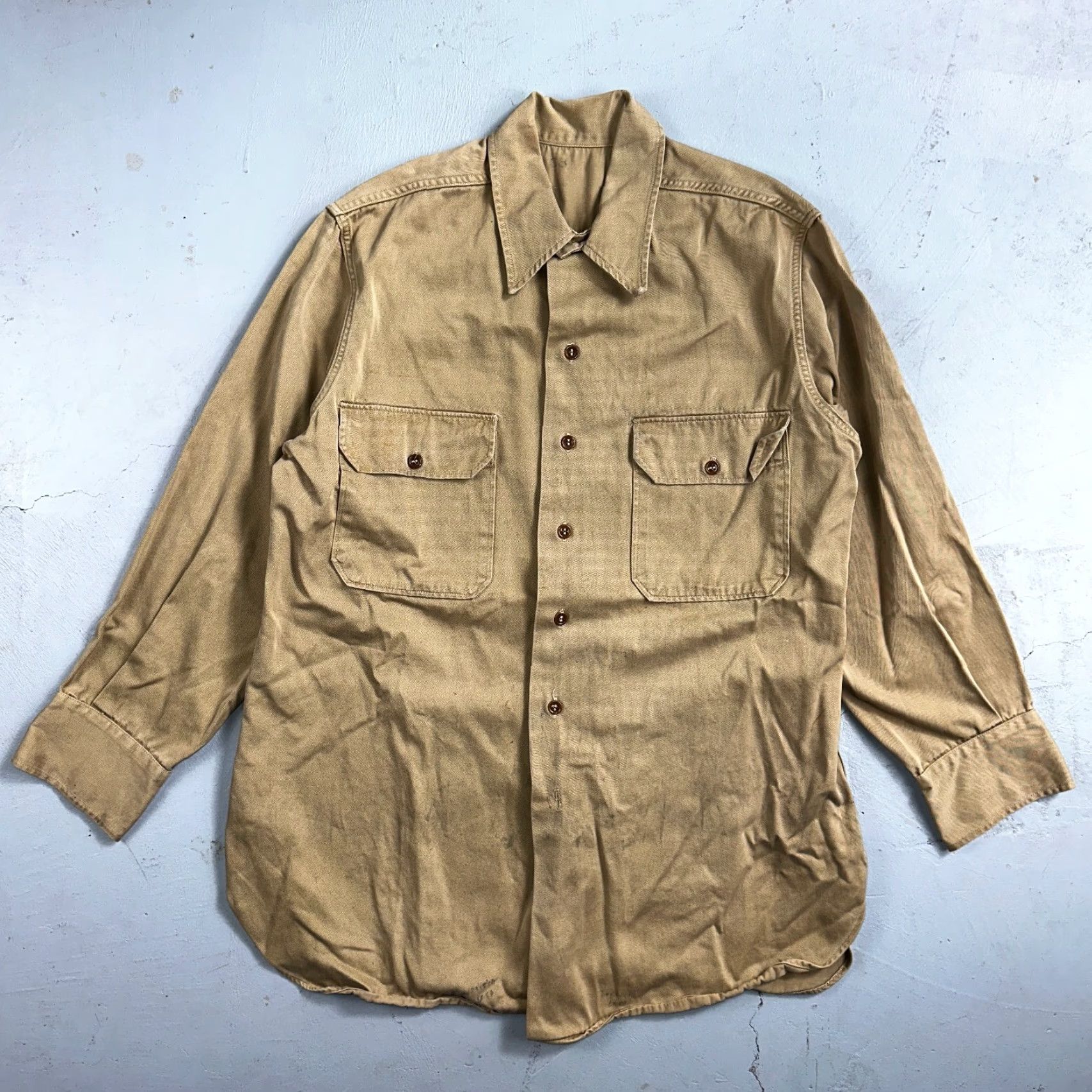 Vintage Vintage 40s WWII Gusset Khaki Work Army Military Button Shirt Stencil USN Shirt Mens Size US L / EU 52-54 / 3 - 2 Thumbnail