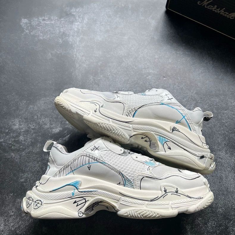 Balenciaga balenciaga triple s graffiti sneakers size 43-2507 Size US 10 / EU 43 - 5 Thumbnail