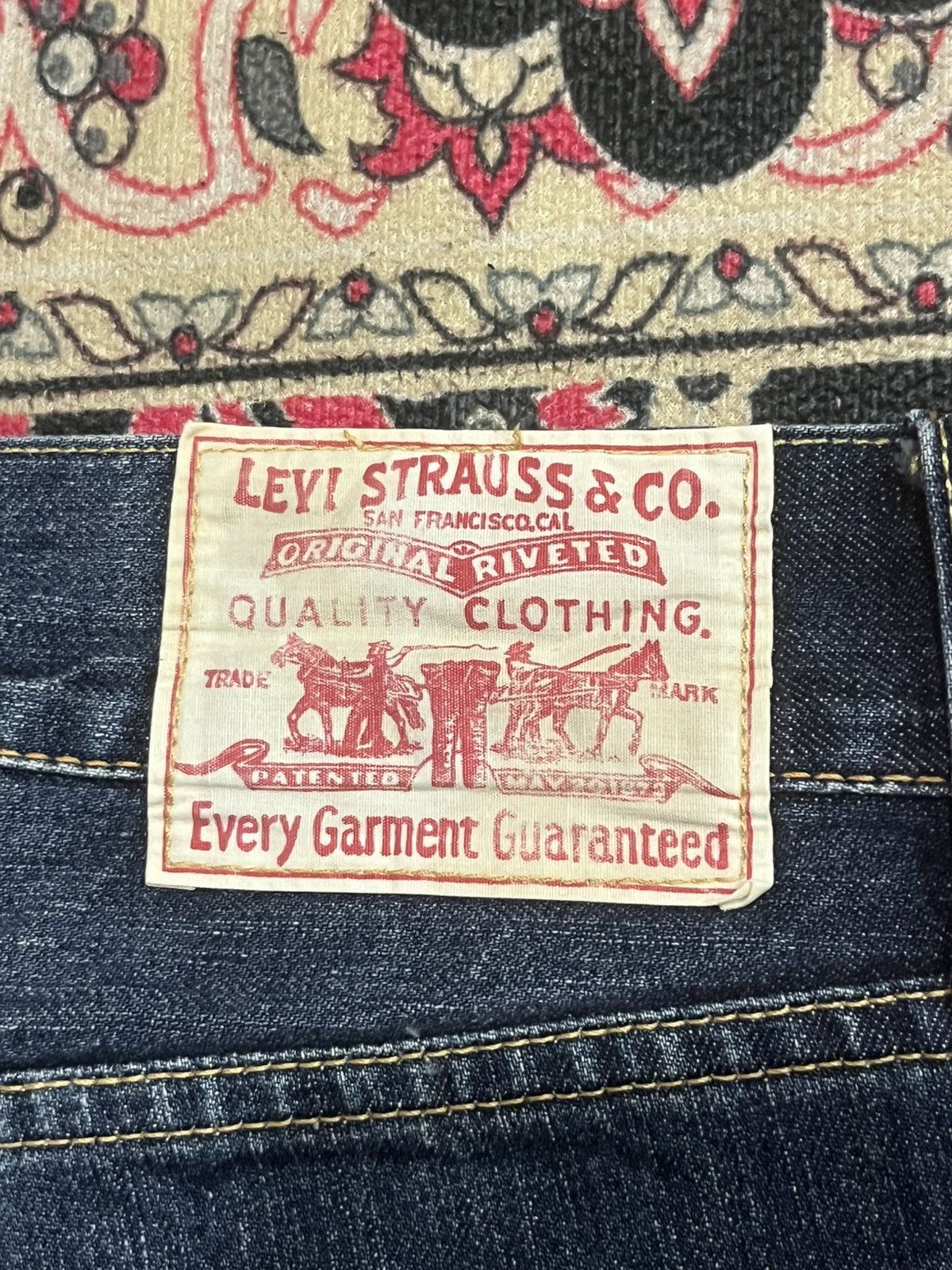 Levi's × Vetements Vintage Levi’s Dark Blue Faded Washed Distress Tapered Jeans Size US 28 / EU 44 - 8 Thumbnail