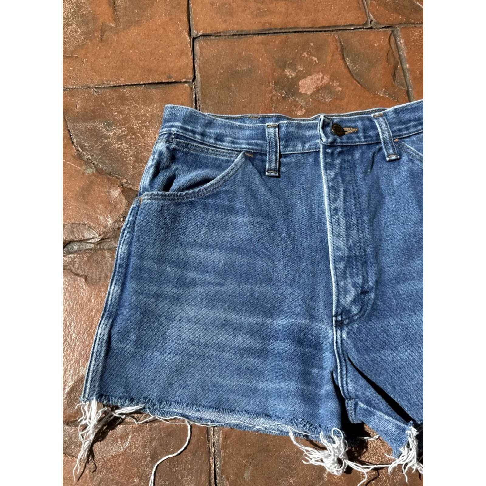 Wrangler VINTAGE Wrangler Denim Cut Off Shorts Women's 31 High Rise Blue 5-Pocket US Made Cowgirl 80s 90s Western Size 24" / US 00 / IT 34 - 4 Thumbnail