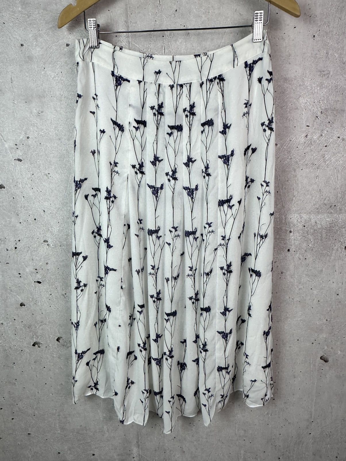 Reiss Reiss Aislin Print Flowers White Long Sleeve Shirt + Skirt Size S / US 4 / IT 40 - 14 Thumbnail