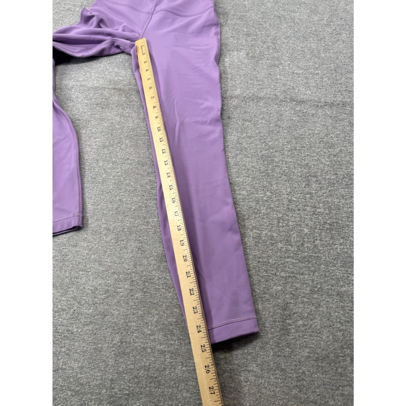 Lululemon Lululemon Wunder Under High-Rise Tight 25" Luxtreme Wisteria Purple / size 4 Womens Leggings, Activewear, Inseam 25 in, Pre-owned - Excellent Size ONE SIZE - 3 Thumbnail