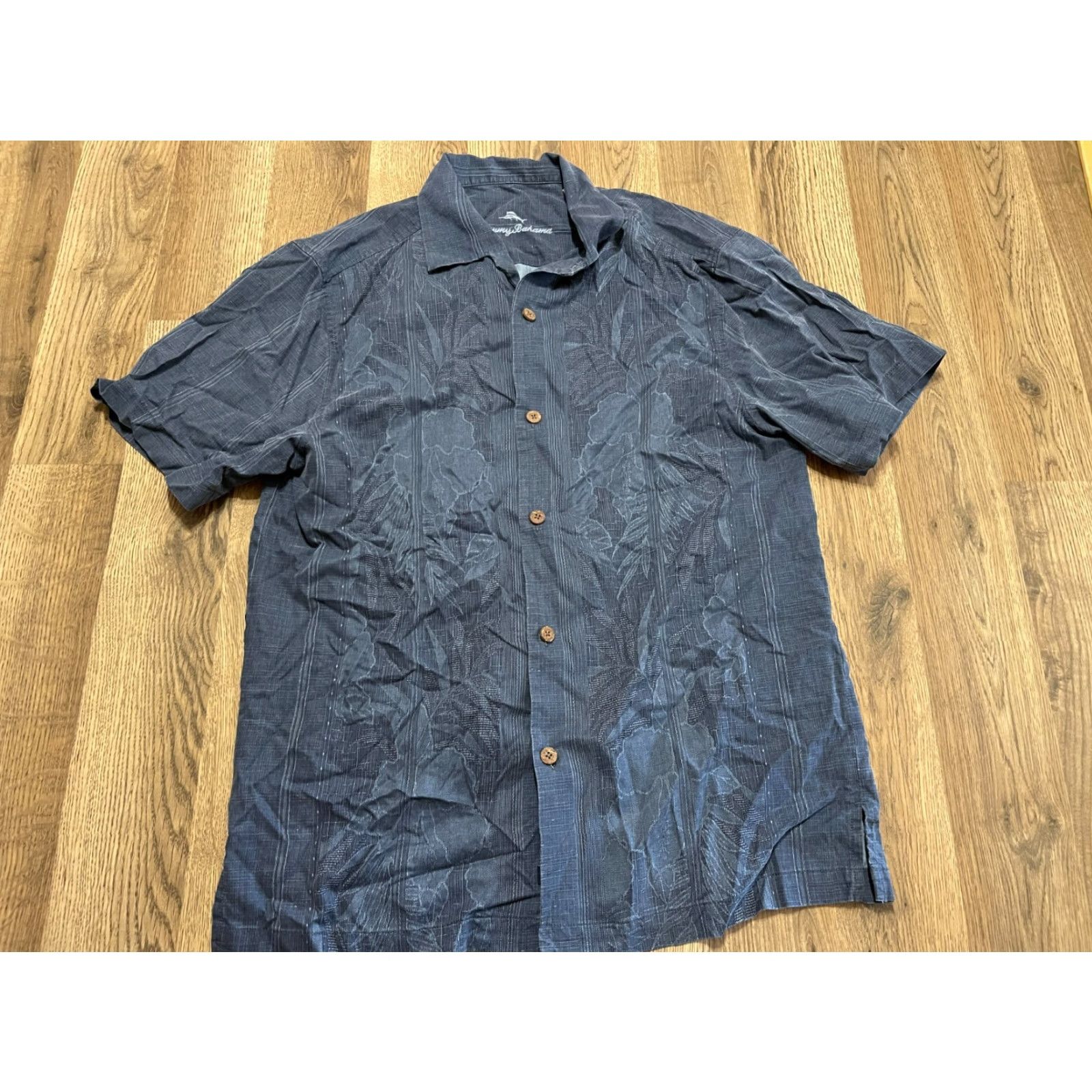 Tommy Bahama Tommy Bahama Shirt Men's Medium Blue White Floral Embroidered Logo Button-Up Short Sleeve Casual Size US M / EU 48-50 / 2 - 2 Thumbnail
