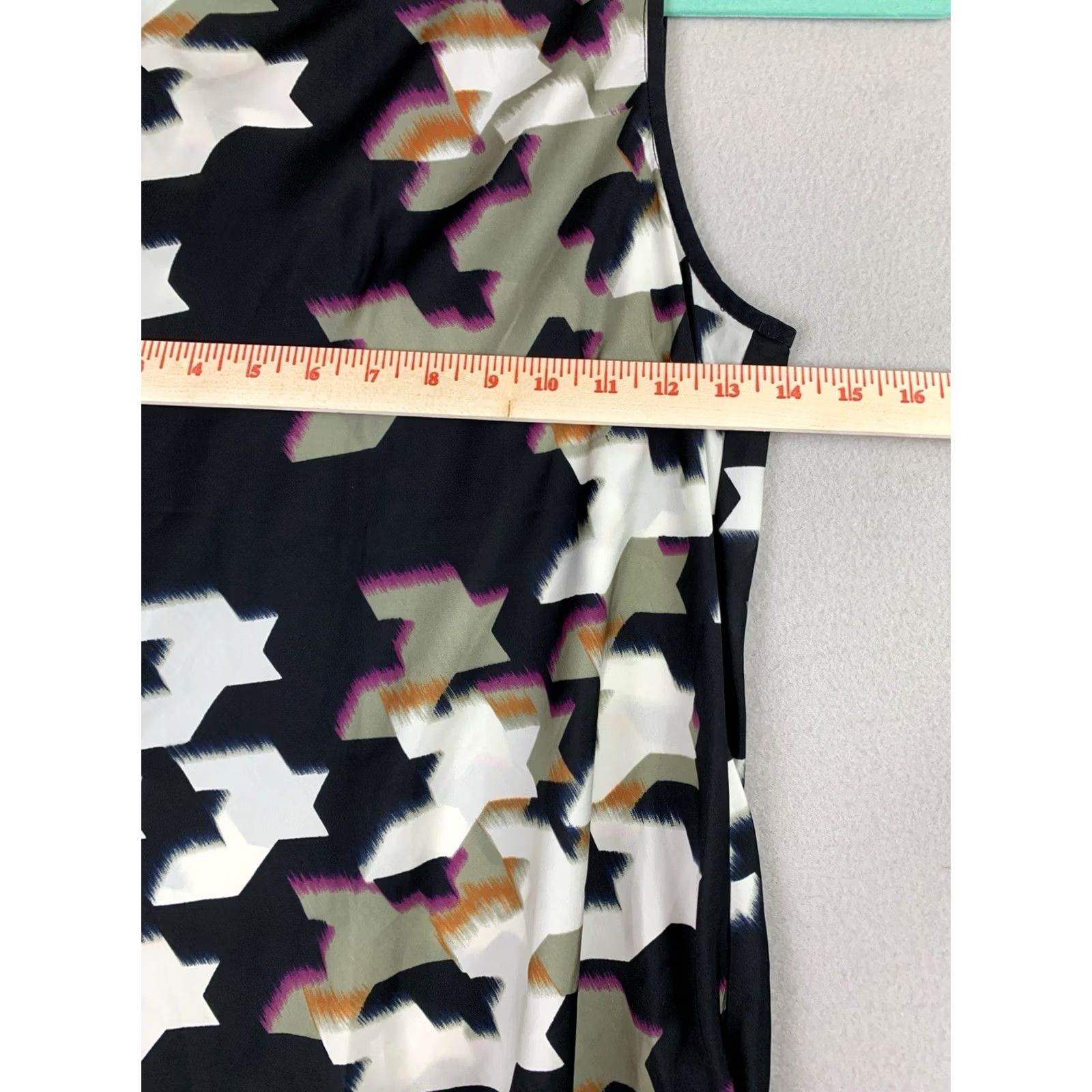 Trina Turk TRINA TURK Top Womens Small Multicolor Geometric Hi-Lo Keyhole Size S / US 4 / IT 40 - 5 Thumbnail