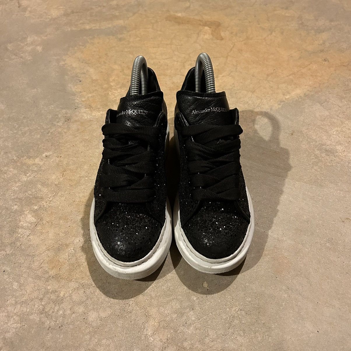 Alexander McQueen × Designer × Japanese Brand Alexander McQueen Oversized Black Glitter Sneakers EU 35 Size US 5 / EU 37 - 3 Thumbnail