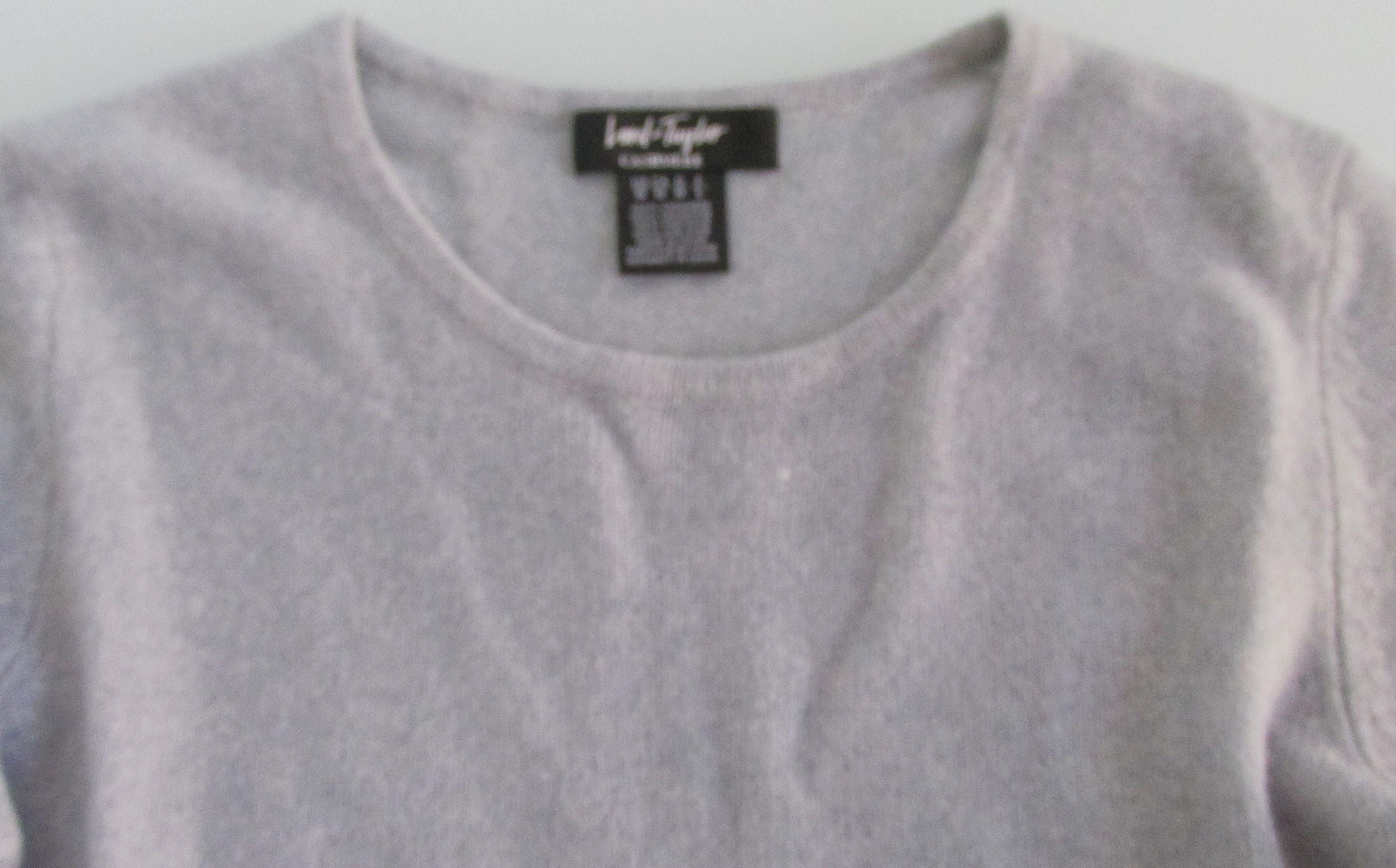 Lord & Taylor Lord & Taylor Women's Cashmere V-Neck Sweaters Size Medium Size M / US 6-8 / IT 42-44 - 3 Thumbnail