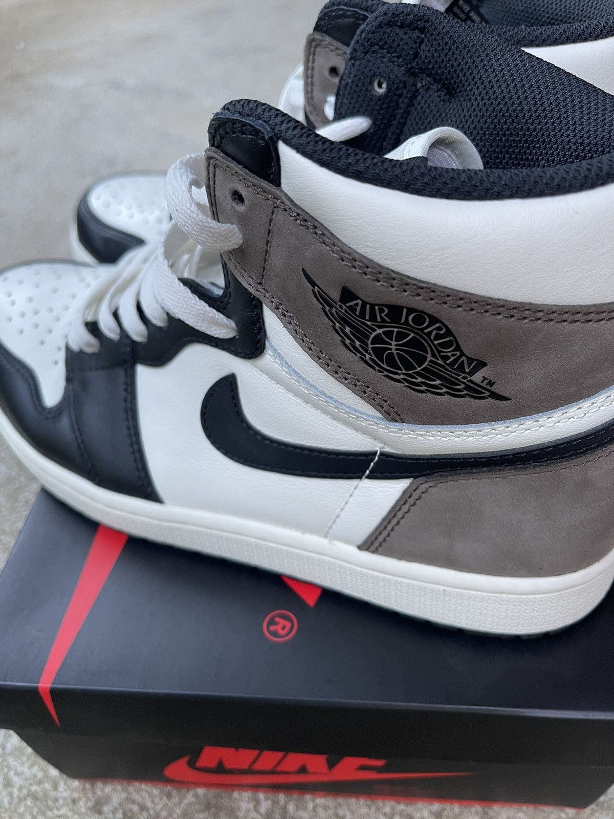Jordan Brand Air Jordan 1 Retro High OG Dark Mocha Size US 9.5 / EU 42-43 - 7 Thumbnail