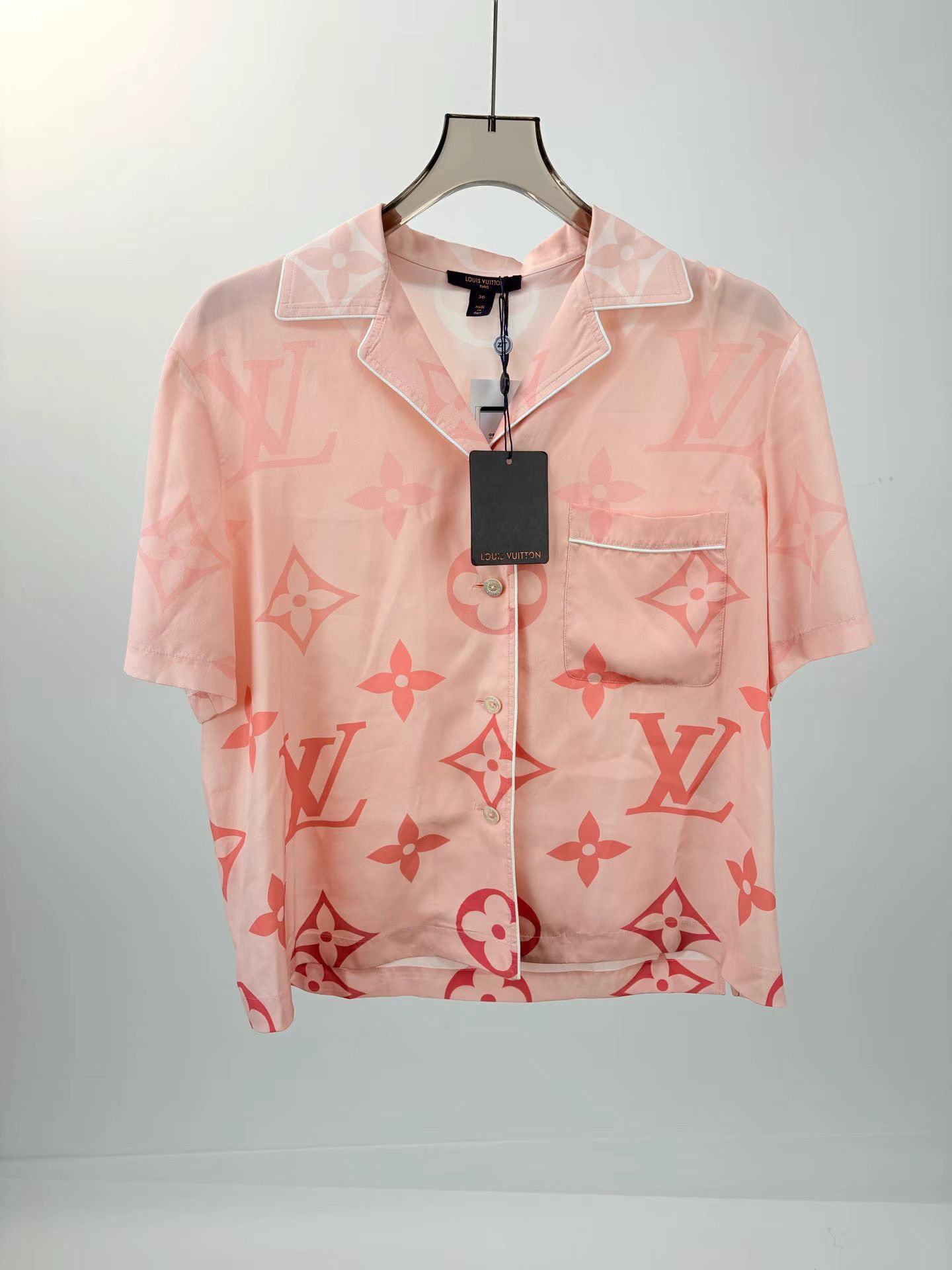 Louis Vuitton LV Gradient Monogram Short Sleeve Shirt K1 Size XS / US 0-2 / IT 36-38 - 1 Thumbnail