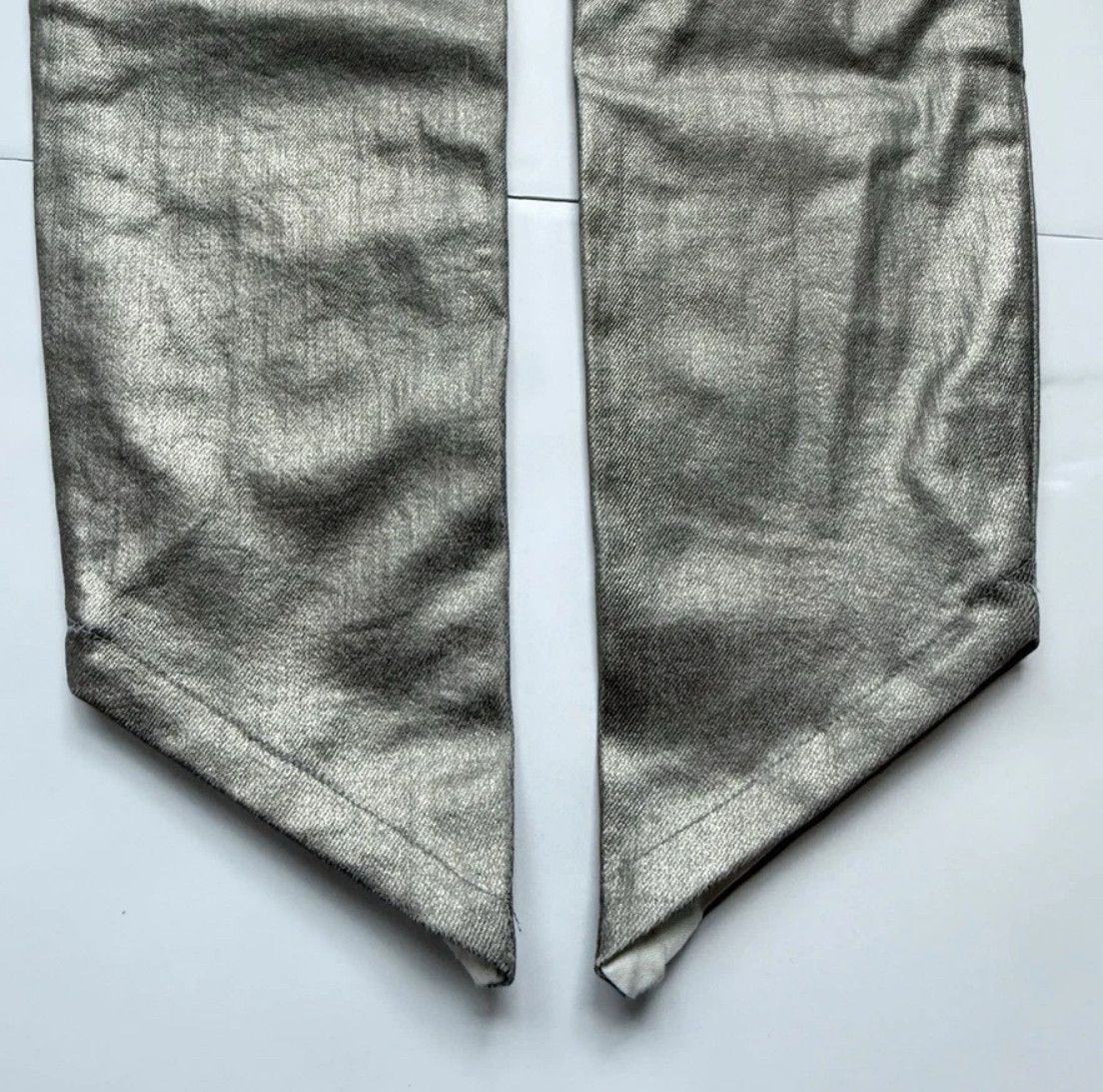 Rag & Bone Rag & Bone Metallic Silver Skinny Jeans (26) Asymmetric Size 26" / US 2 / IT 38 - 5 Thumbnail