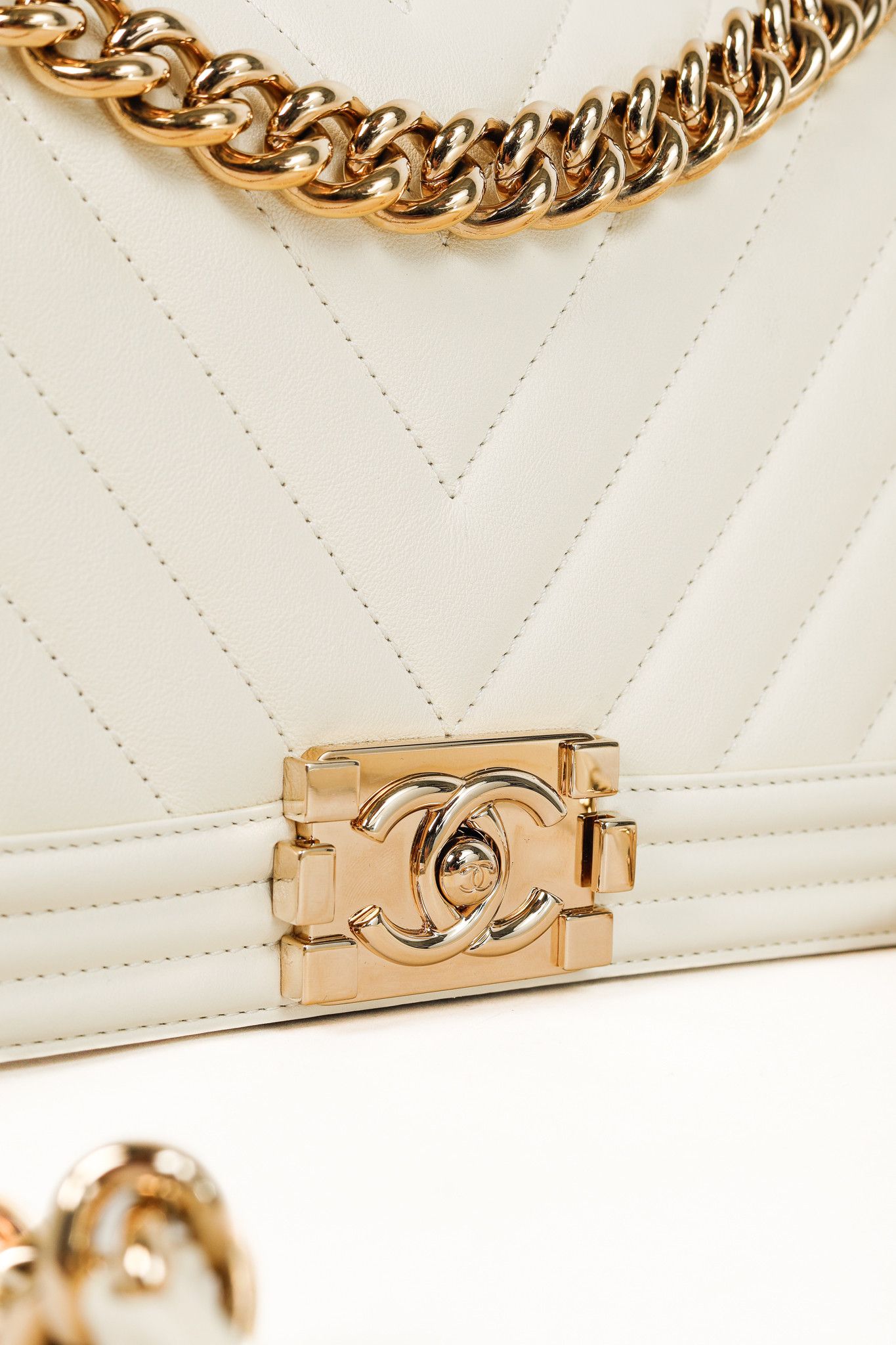 Chanel Chanel Medium Boy Creme Chevron Lambskin Flap Shoulder Bag Size ONE SIZE - 10 Thumbnail