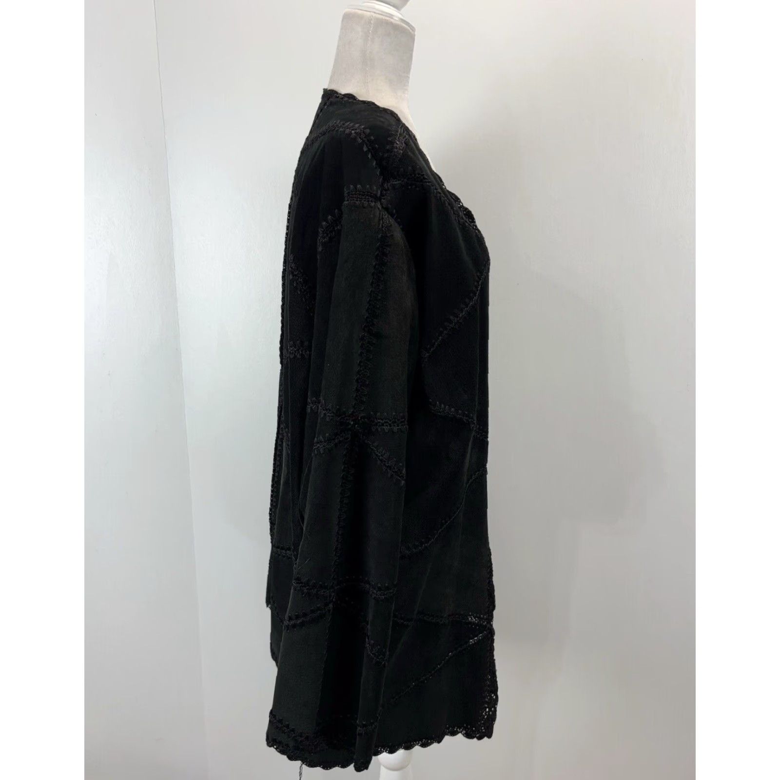 Vintage VINTAGE Jon Lawrence Black Suede Crochet Coat – 2X Plus – Whimsigoth Patchwork, 90s Y2K, Leather-Trim, Long Sleeve, Button Front, Women’s Coat Size XXL / US 16-18 / IT 52-54 - 4 Thumbnail