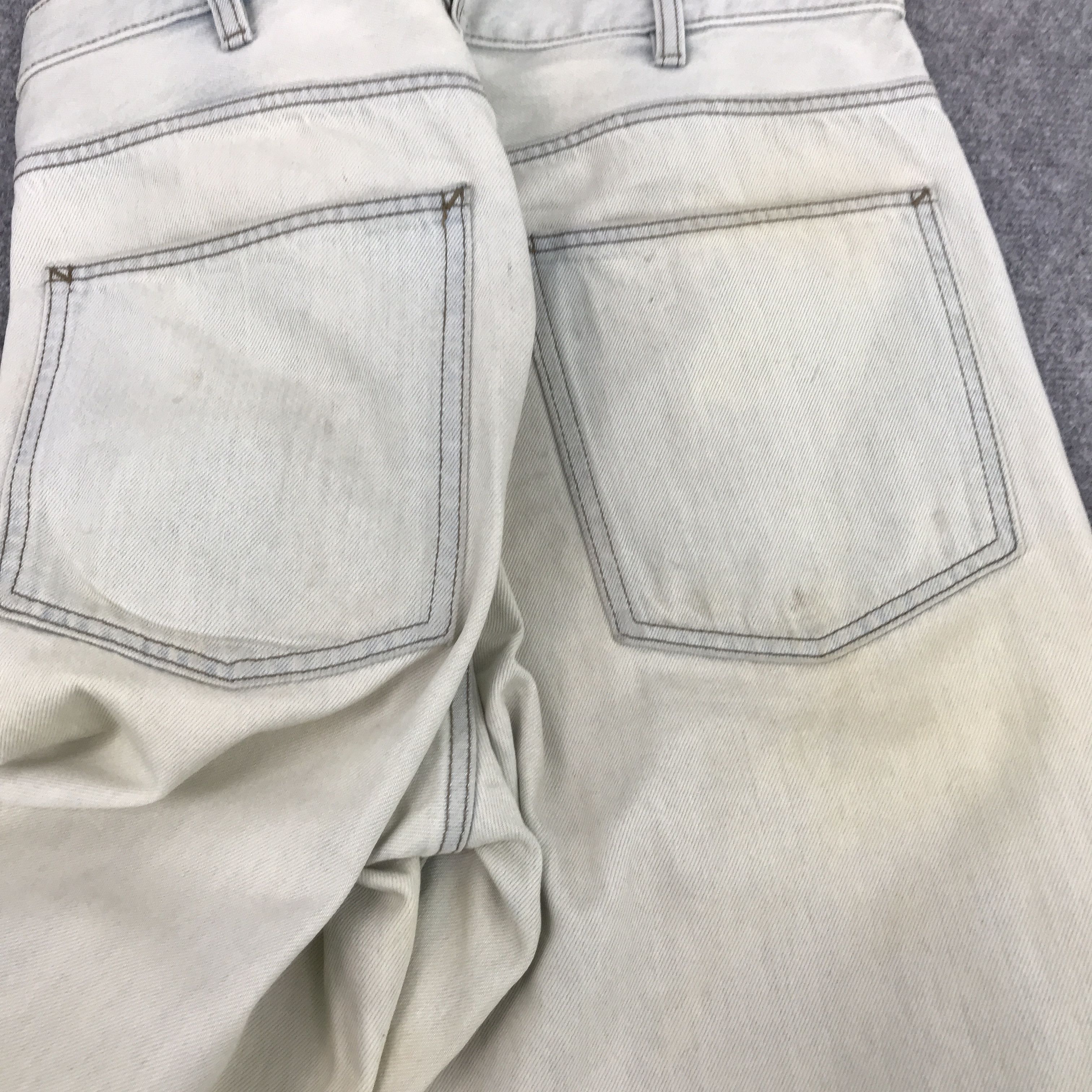 Christophe Lemaire × Uniqlo LEMAIRE X UNIQLO LIGHT WASH DISTRESSED JEANS Size US 30 / EU 46 - 9 Thumbnail