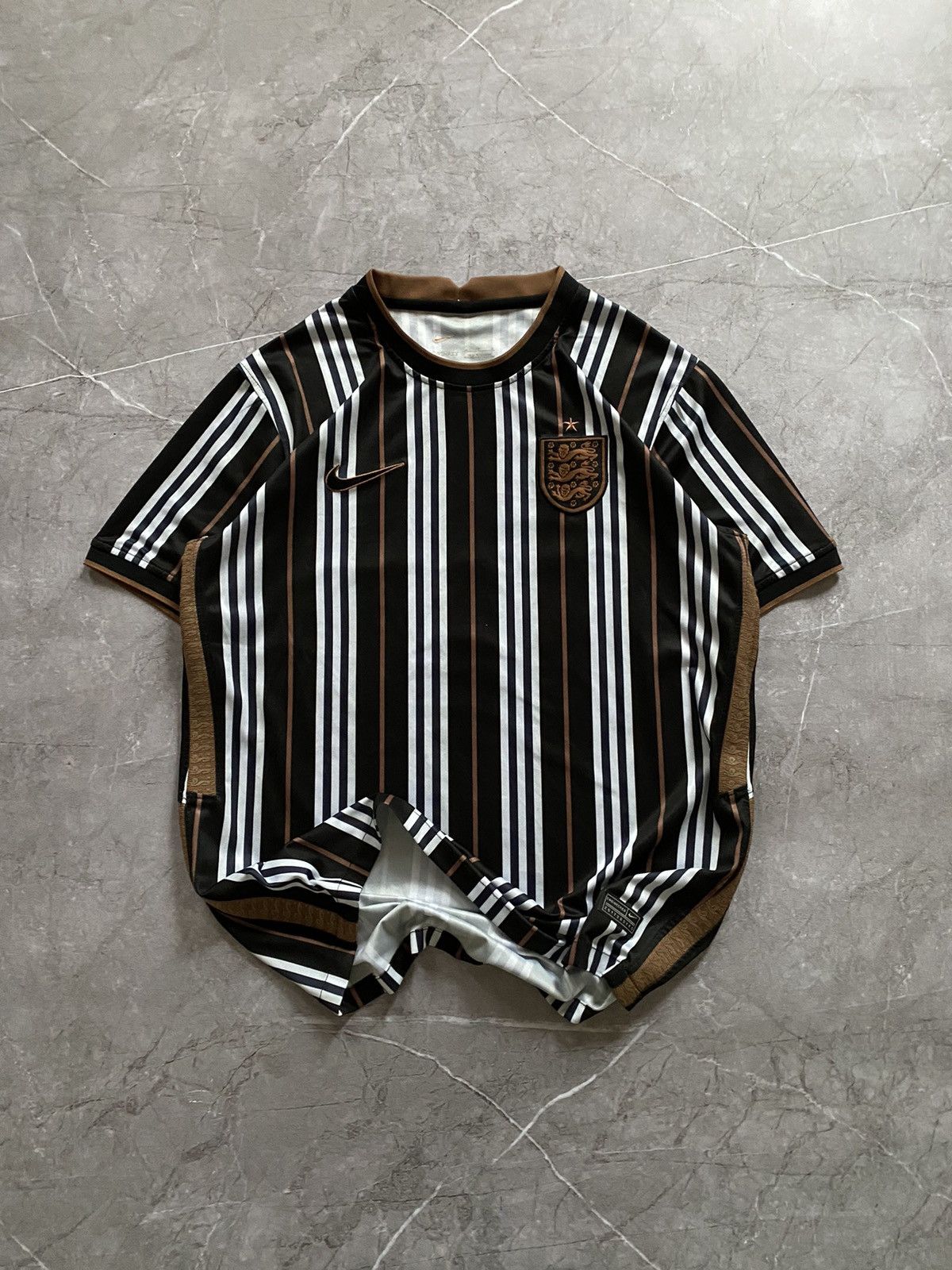 Nike × Vintage Rare 2021 Nike England & Burberry Concept Soccer Jersey Y2K Size US M / EU 48-50 / 2 - 2 Thumbnail