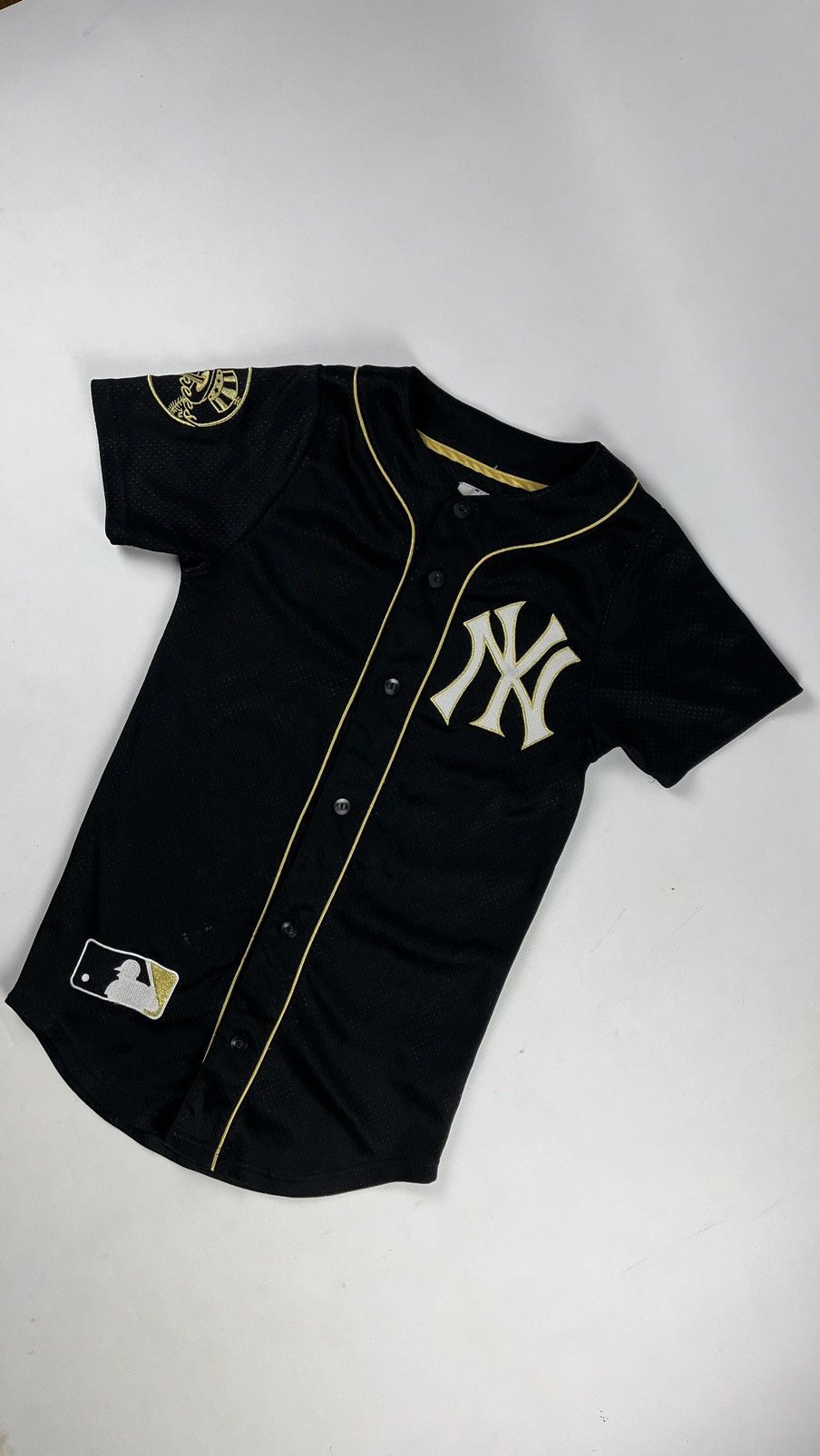 Pre-owned Genuine Merchandise By True Fan X Majestic New York Yankees Short Sleeve Button Up Jersey In Black