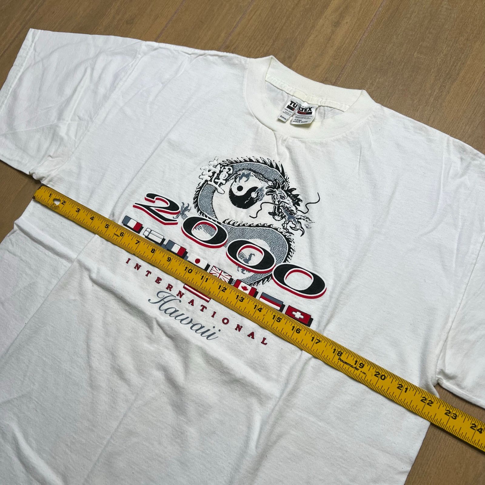 Tultex Y2K Year of the Dragon Honolulu Hawaii T-Shirt Men's Sz XL Size US XL / EU 56 / 4 - 7 Thumbnail
