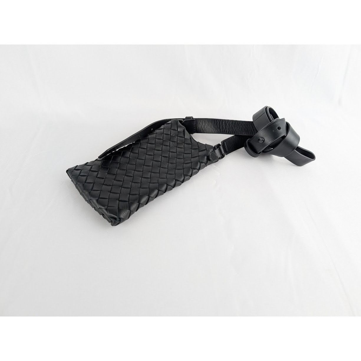 Bottega Veneta o1rshd1 Size: OS / Intrecciato Cabat in Black Size ONE SIZE - 2 Thumbnail
