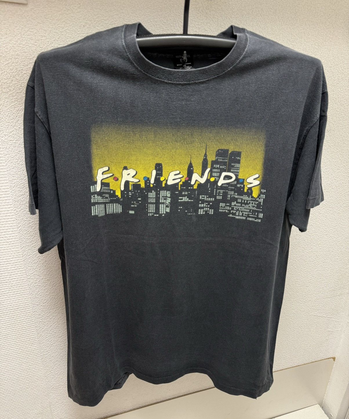Warner Bros Warner Bros Friends vintage t-shirt single 1990th Xl madeUsa Size US XL / EU 56 / 4 - 1 Thumbnail