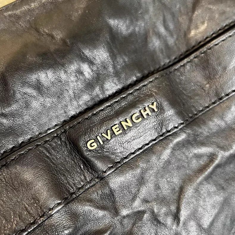 Givenchy Givenchy FW23 Logo Embossed Hooded Long Sleeve Sweatshirt Size ONE SIZE - 2 Thumbnail