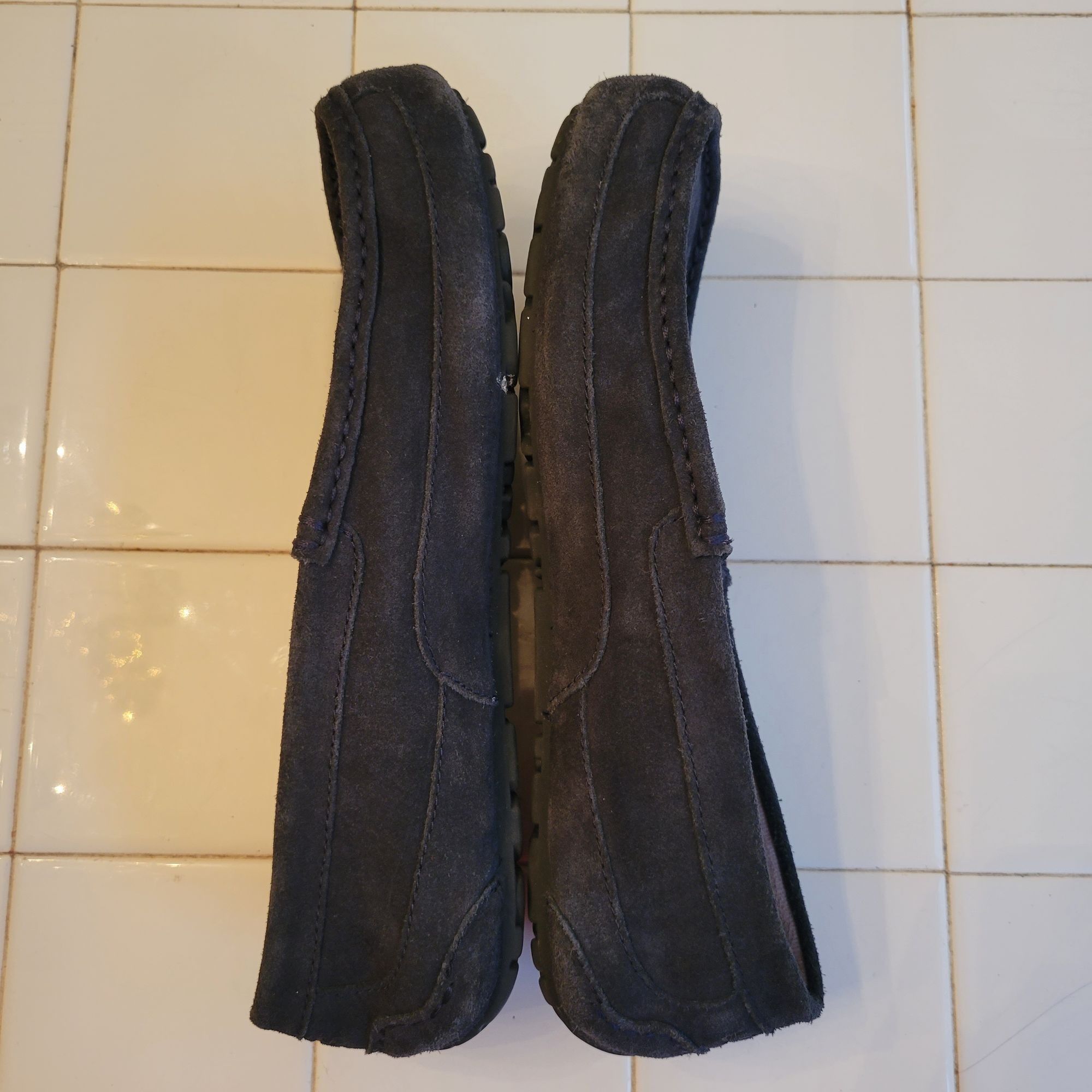 Ugg UGG 11 Leather Suede Moccasin Slippers Black 1003419 Moc Toe Size US 11 / EU 44 - 4 Thumbnail