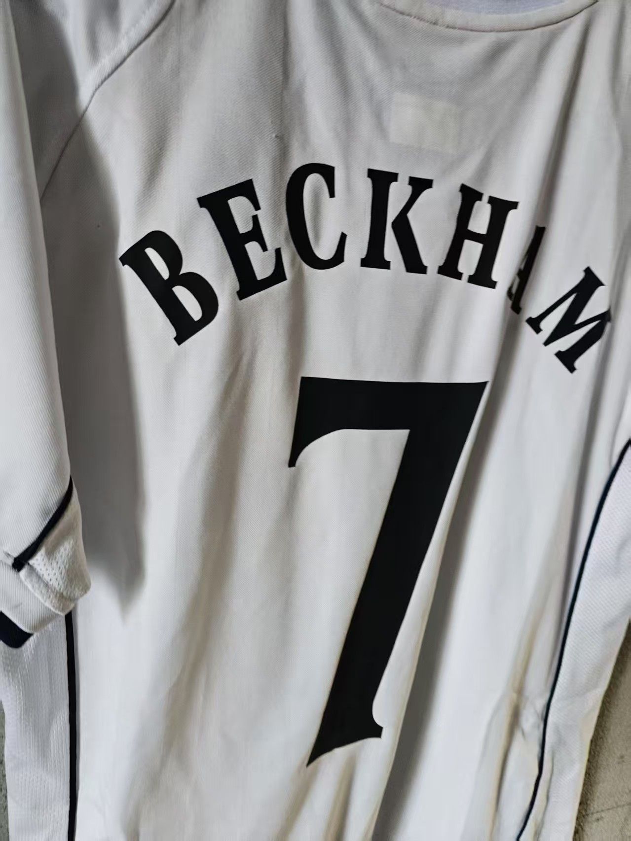Other 2000 England #7 David Beckham Jersey Home Size US L / EU 52-54 / 3 - 3 Thumbnail