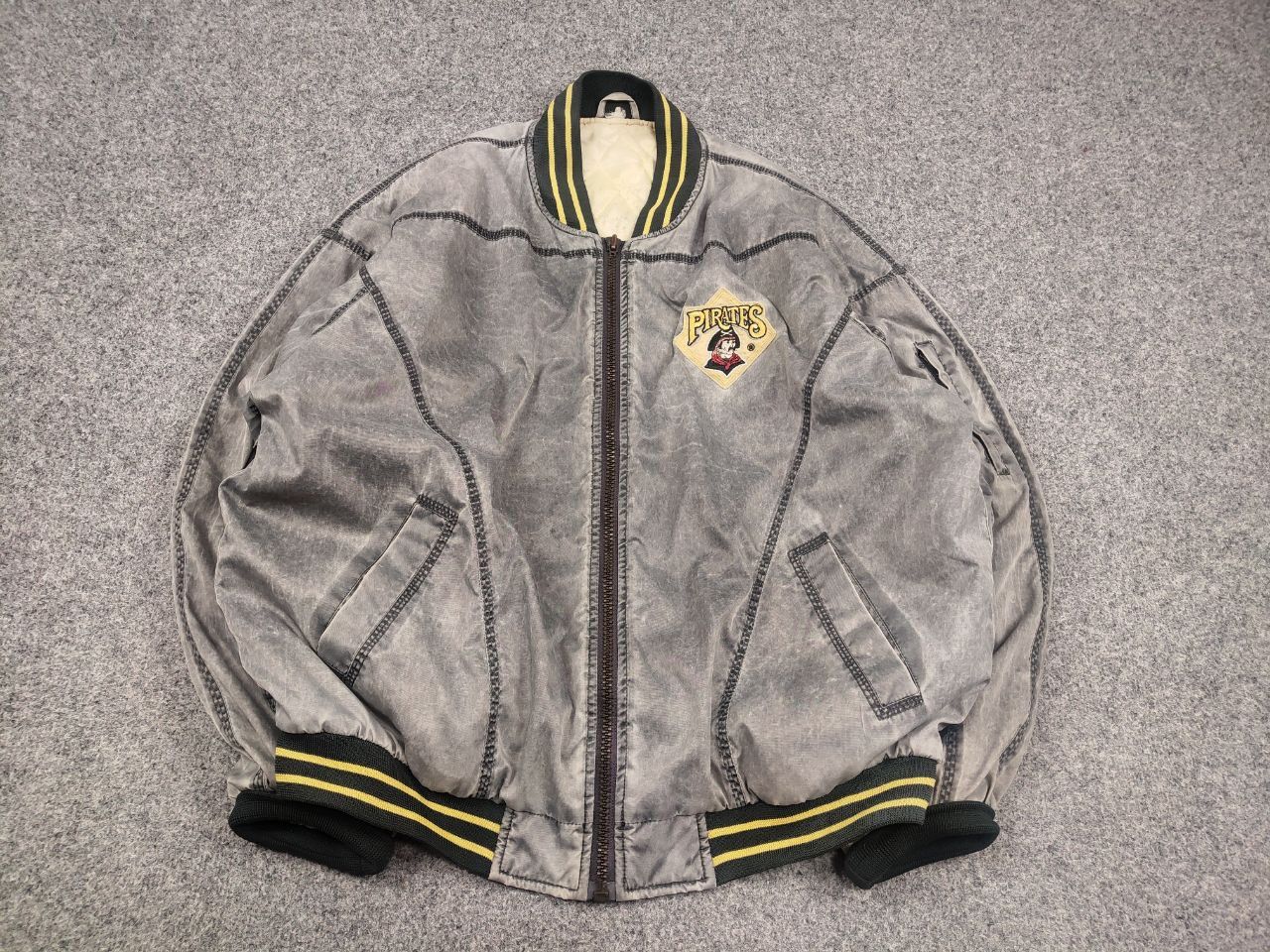 MLB Vintage 90's Pittsburgh Pirates Embroidered bomber Jacket Size US L / EU 52-54 / 3 - 3 Thumbnail