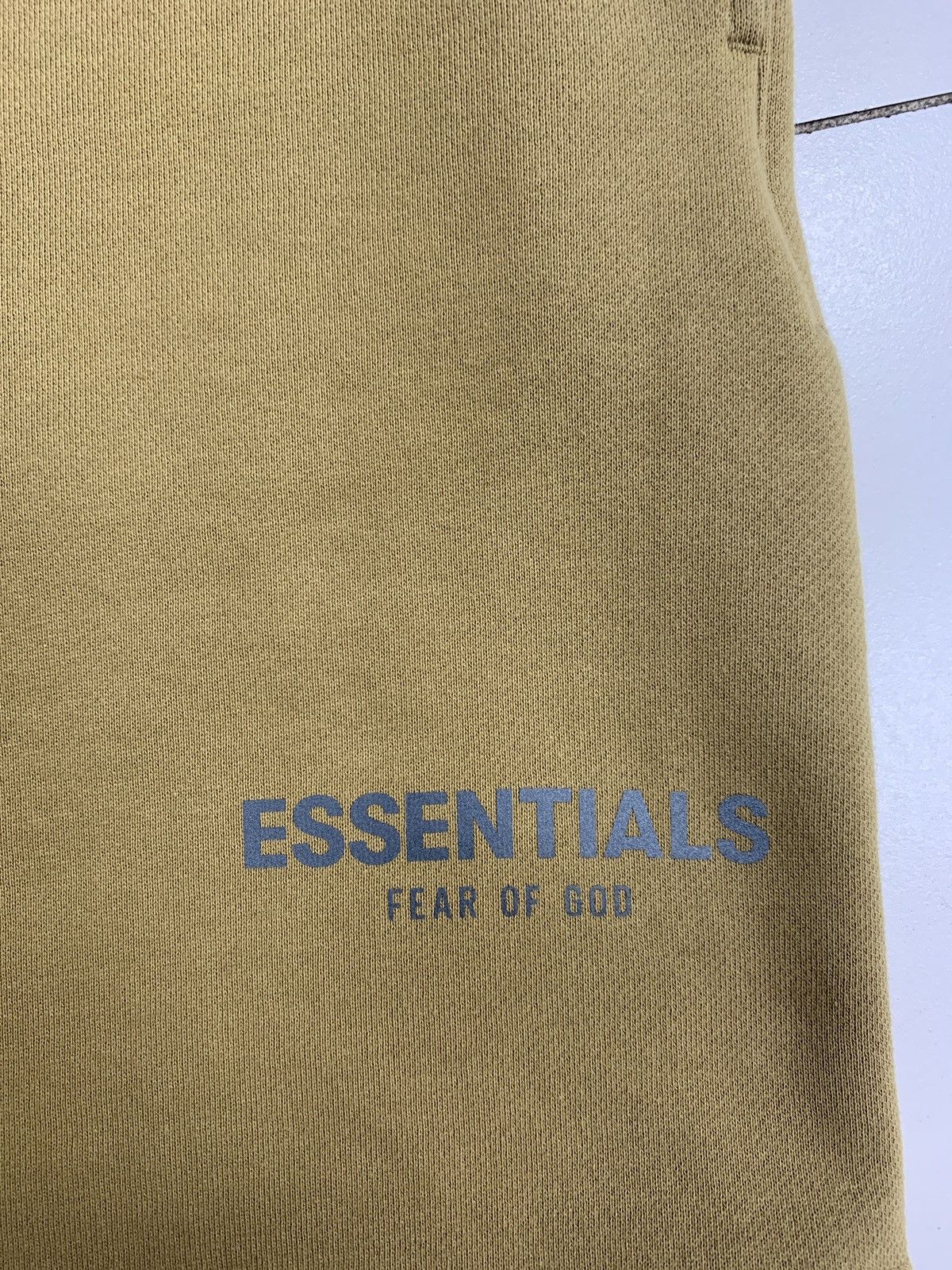 Essentials Fear of God Essentials Shorts "Amber" Size US 32 / EU 48 - 5 Thumbnail