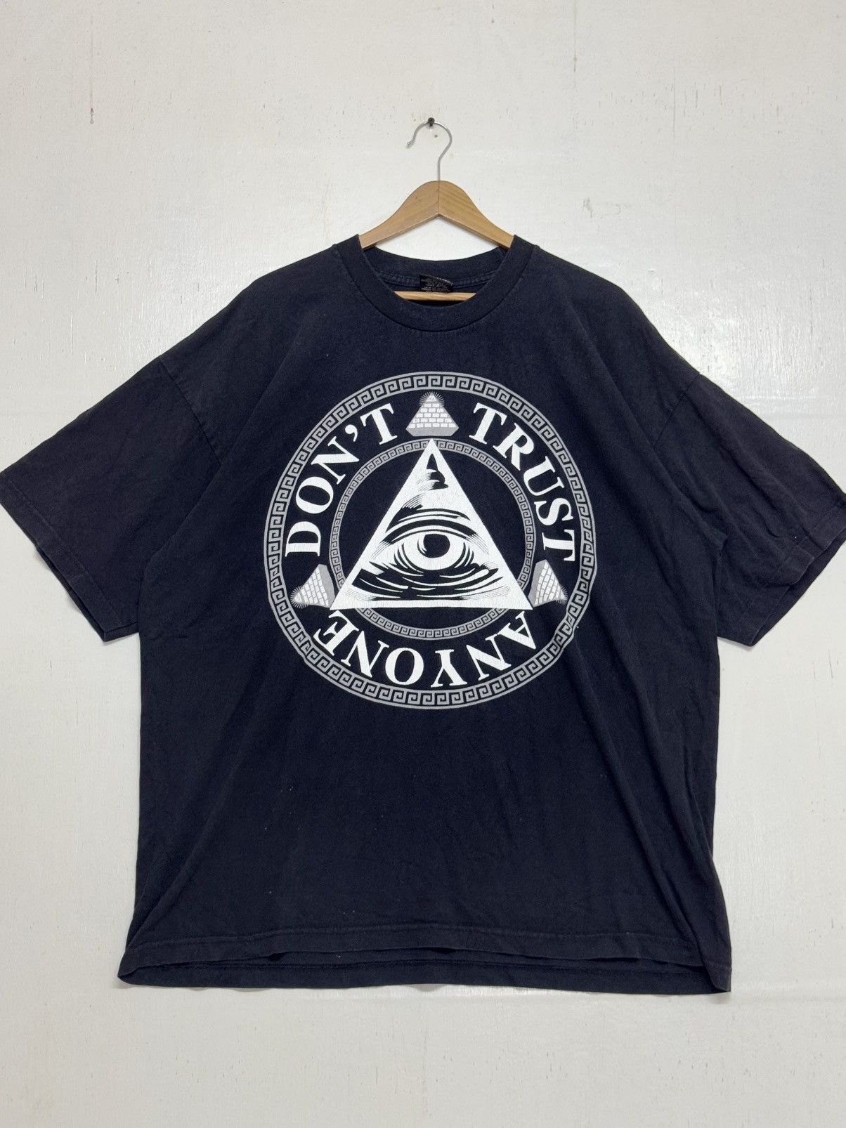 Vintage Vintage Dont Trust Anyone Sunfaded Size US XXL / EU 58 / 5 - 3 Thumbnail