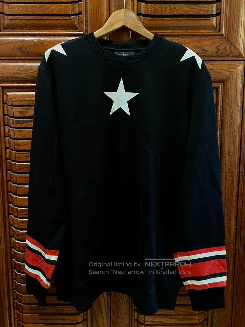 Givenchy Givenchy Red Star Hoodie OS Version Size XS worn 2 times Size US XS / EU 42 / 0 - 1 Thumbnail