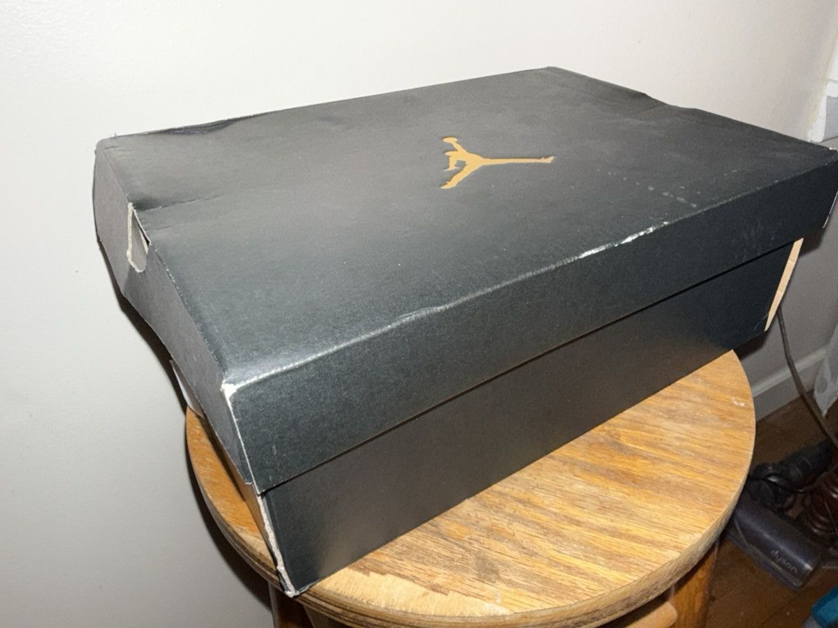 Jordan Brand Air Jordan Retro 11 Low “Closing Ceremony” EXC w/OG Box sz 9 Size US 9 / EU 42 - 3 Thumbnail