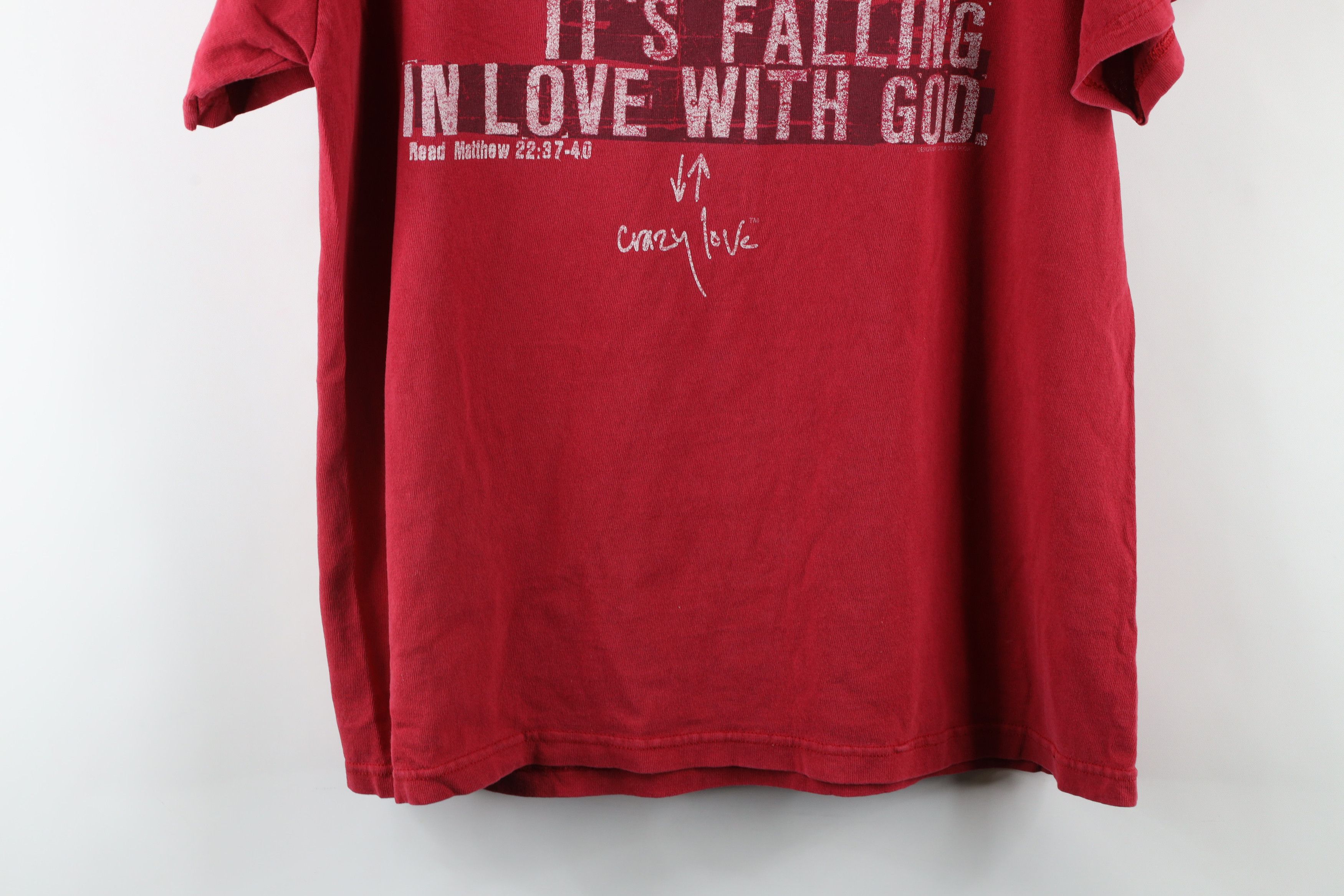 Vintage Vintage Y2K Christian God Is Love All Powerful T-Shirt Red Size US L / EU 52-54 / 3 - 12 Thumbnail