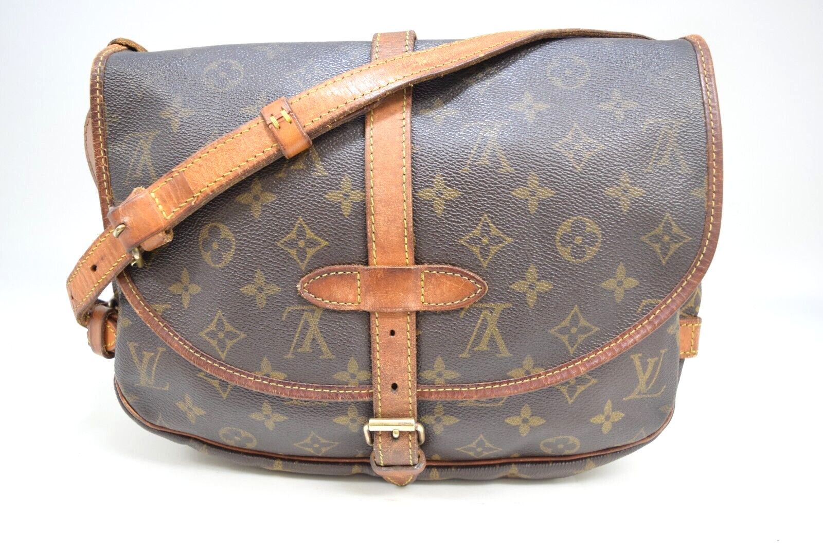 Louis Vuitton LV Saumur 30 Crossbody Bag Monogram Canvas M42256 Size ONE SIZE - 2 Thumbnail