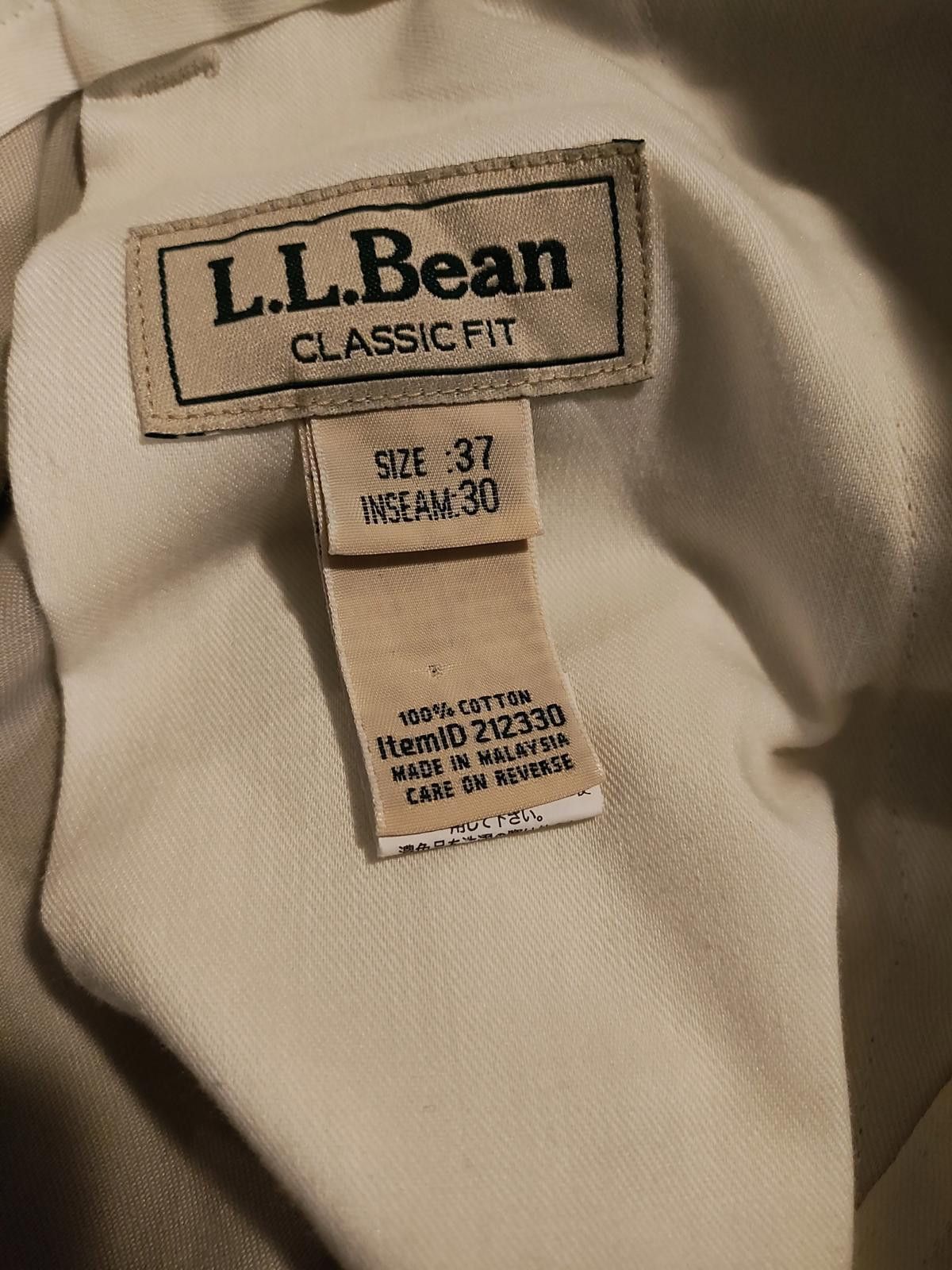 L.L. Bean L.L. Bean Signature Cream Chinos Classic Fit Size 37 Waist Size US 37 - 5 Thumbnail