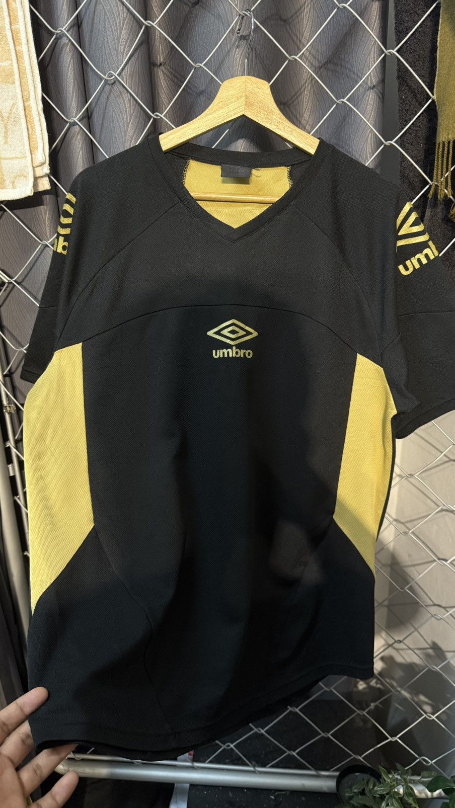 Umbro UMBRO CENTER 3 LOGO JERSEY V NECK Size US L / EU 52-54 / 3 - 2 Thumbnail