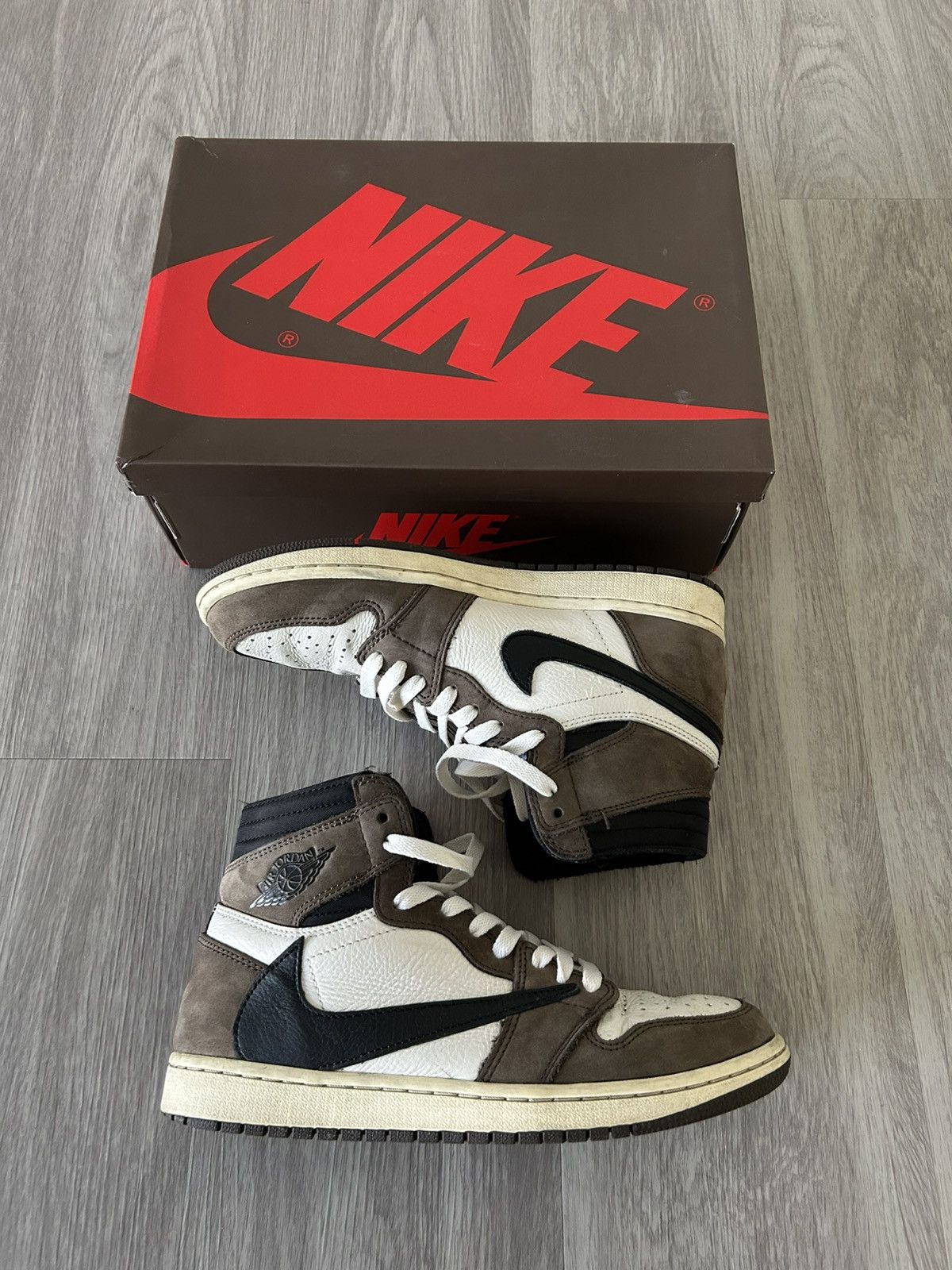 Travis Scott X Air Jordan Retro 1 High Mocha Size 8