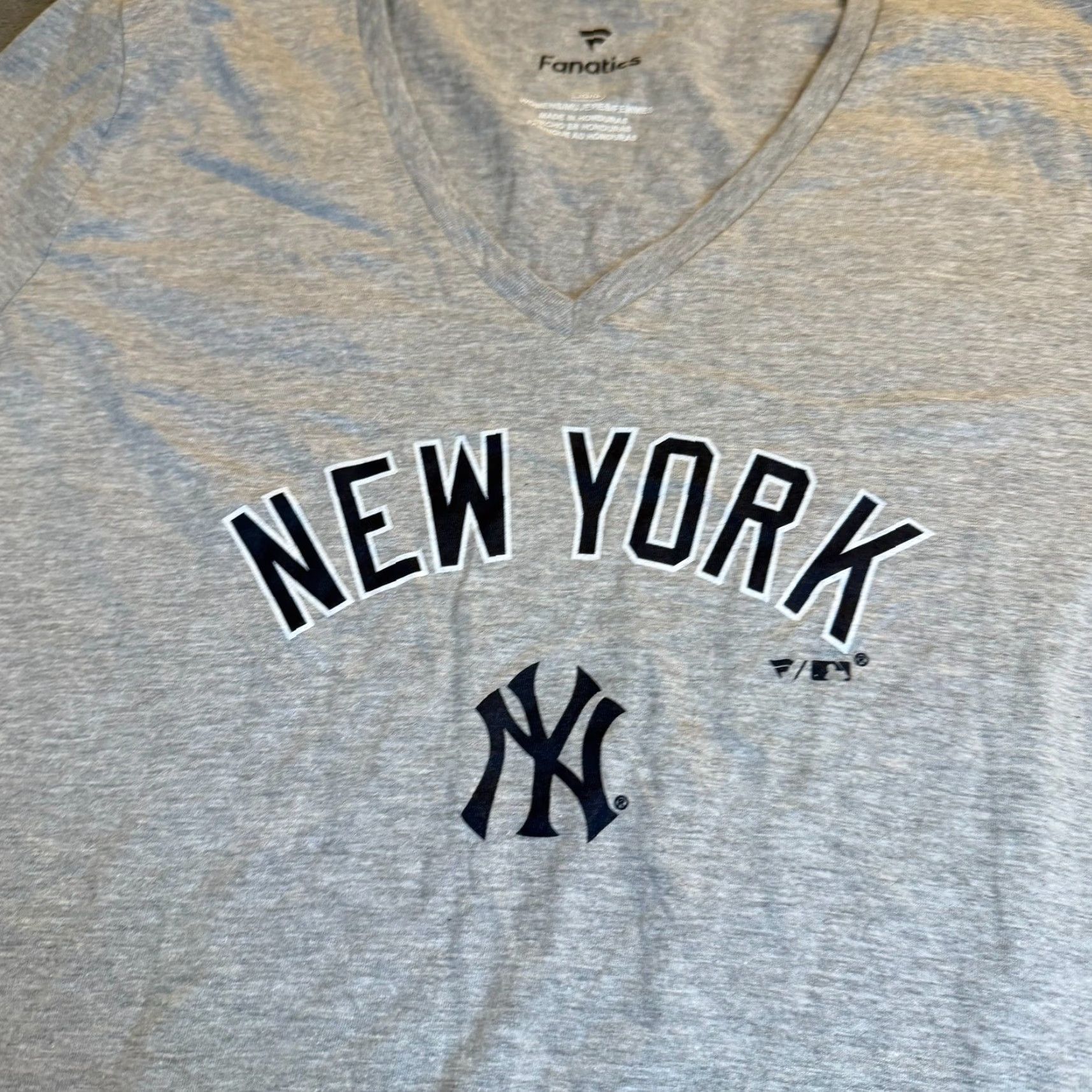 Vintage Fanatics New York Yankees V-Neck T Shirt Womens Large MLB Gray V-Neck Short Sleeve Casual Pullover Shirt Size L / US 10 / IT 46 - 4 Thumbnail