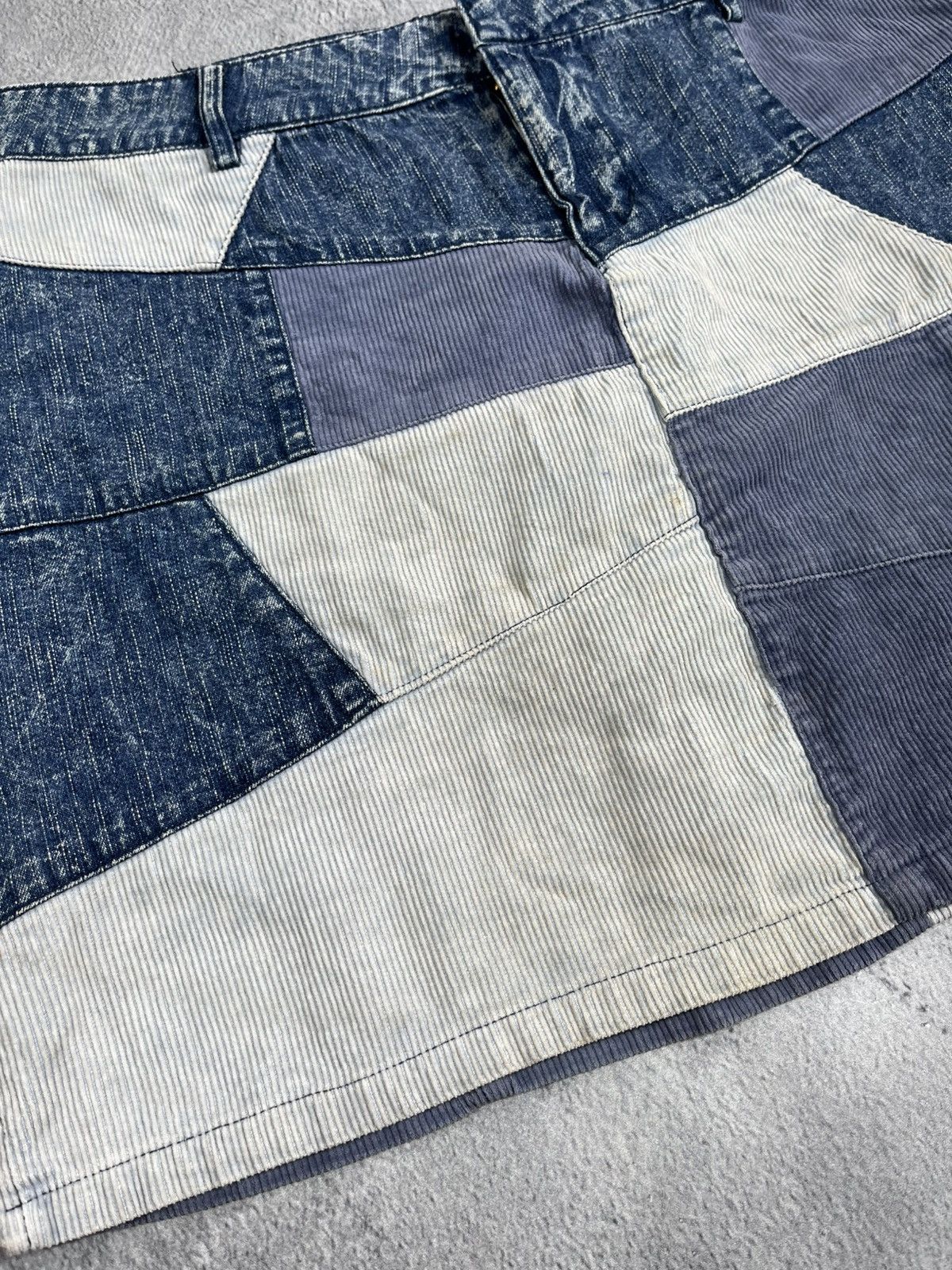Vintage Vintage Y2K faded patchwork denim/corduroy mini skirt Size 30" / US 8 / IT 44 - 4 Thumbnail