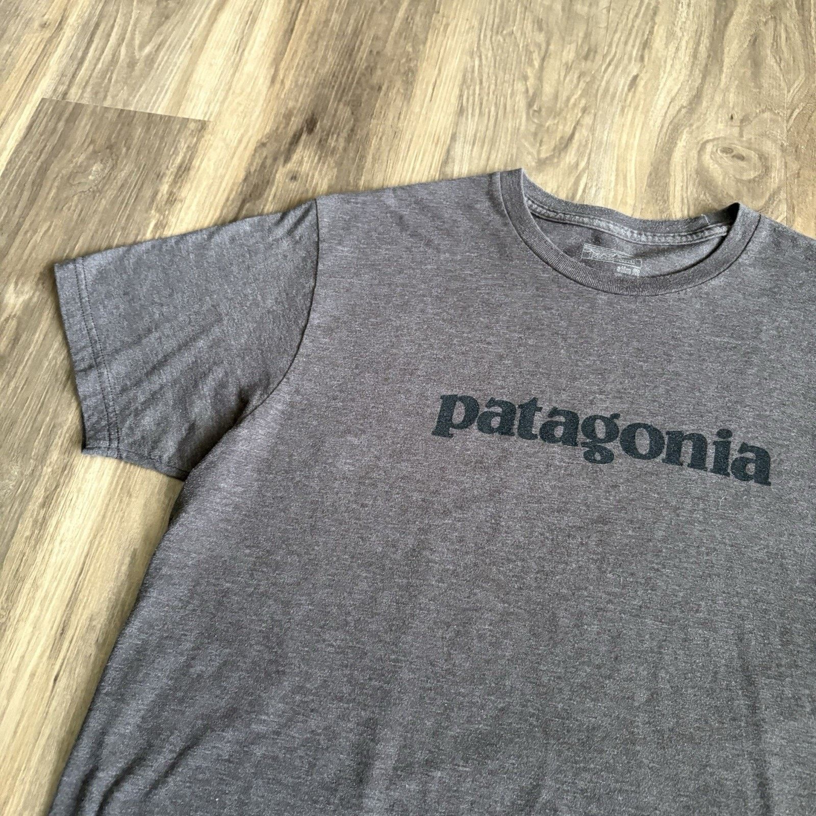 Patagonia Patagonia T-Shirt Men’s Size Slim L 73 Text Logo Size US L / EU 52-54 / 3 - 2 Thumbnail