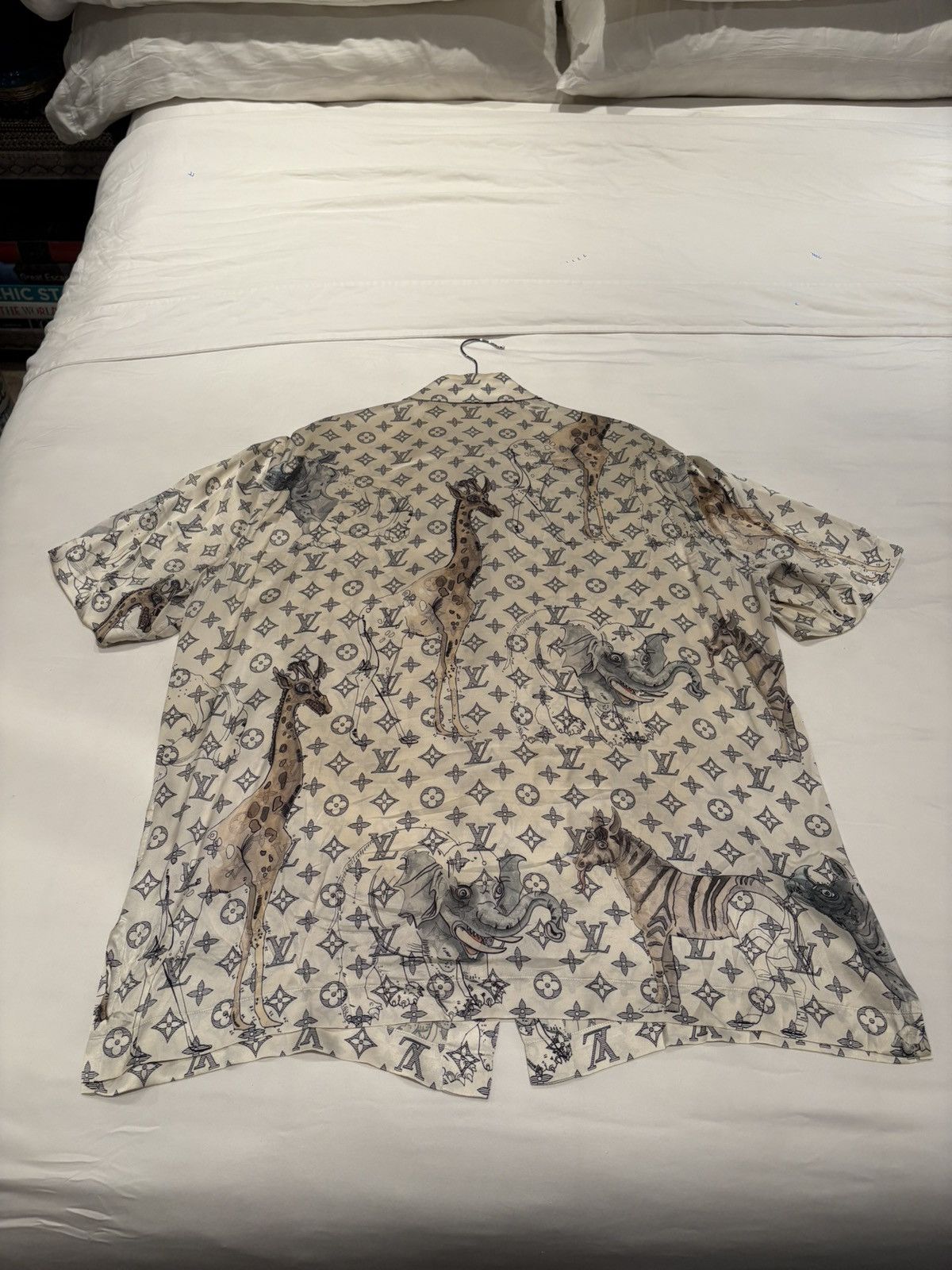 Louis Vuitton LOUIS VUITTON x CHAPMAN BROTHERS Safari Animal Silk Shirt Size US XL / EU 56 / 4 - 2 Thumbnail
